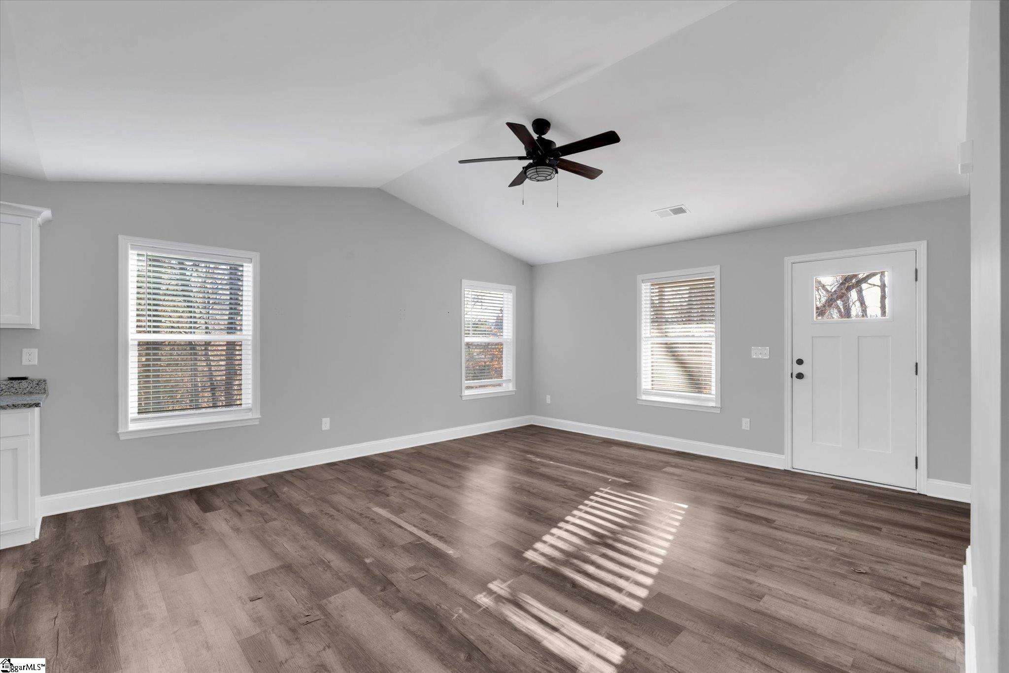 173 Riverside Drive photo 3