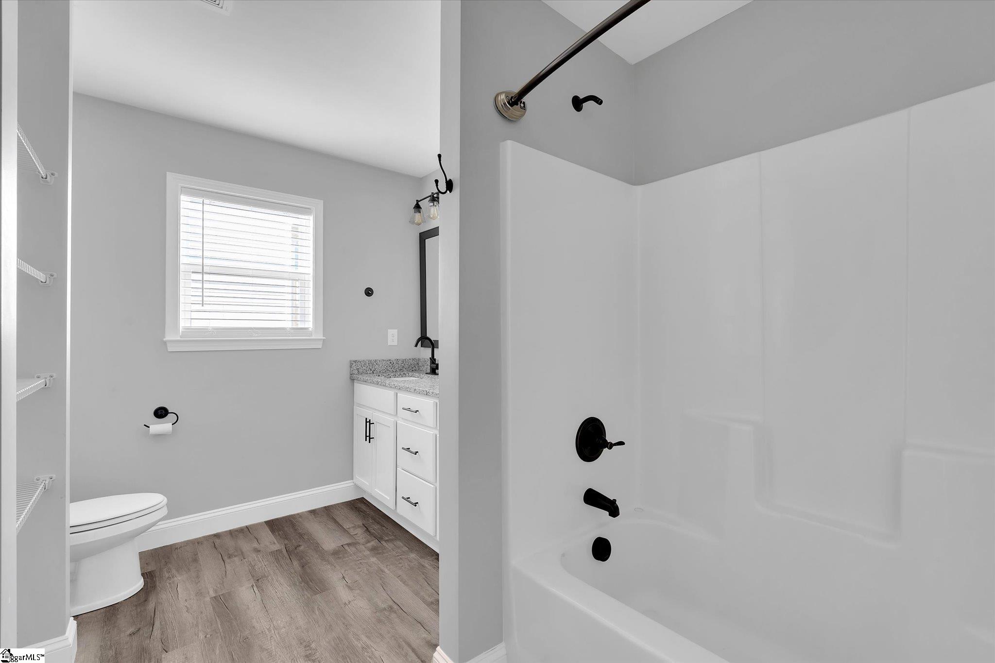 173 Riverside Drive photo 10