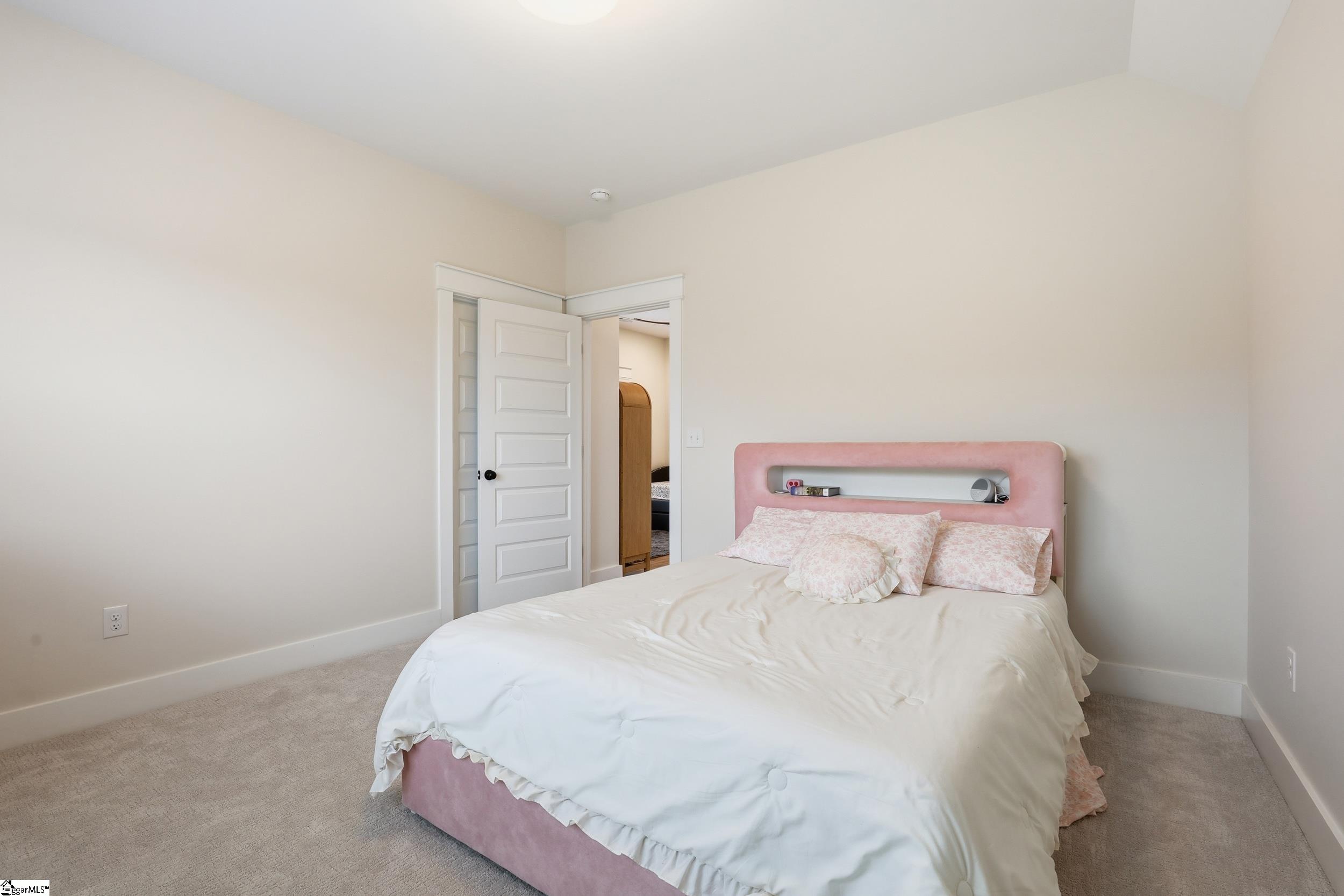 100 Benjamin Boulevard photo 18