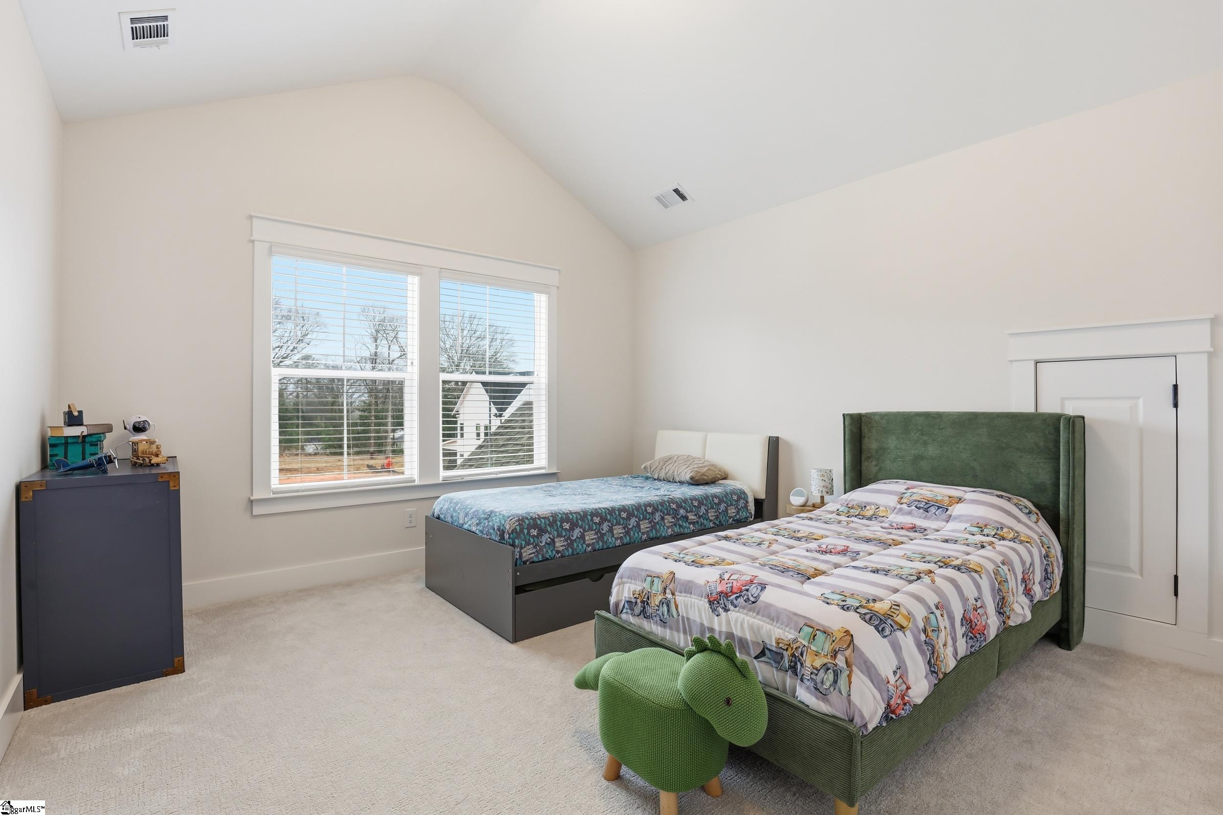 100 Benjamin Boulevard photo 21