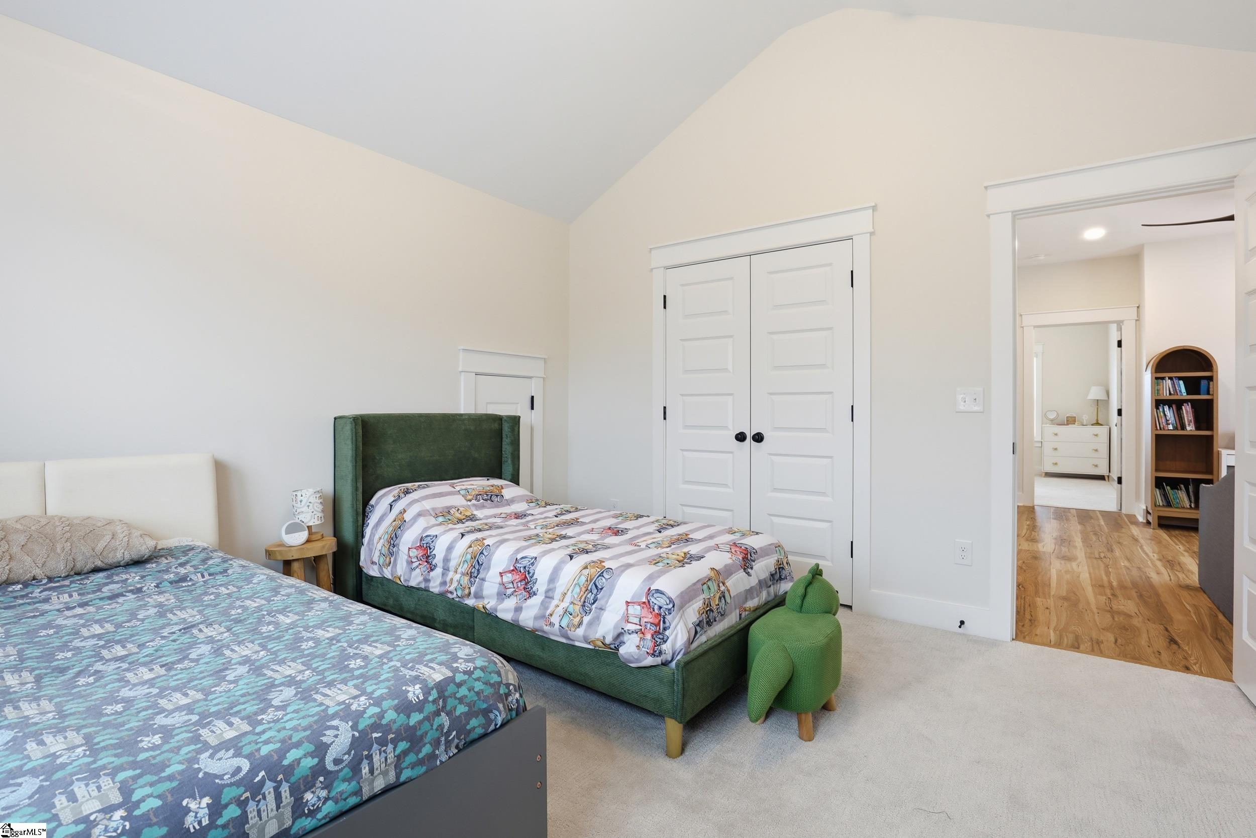 100 Benjamin Boulevard photo 23