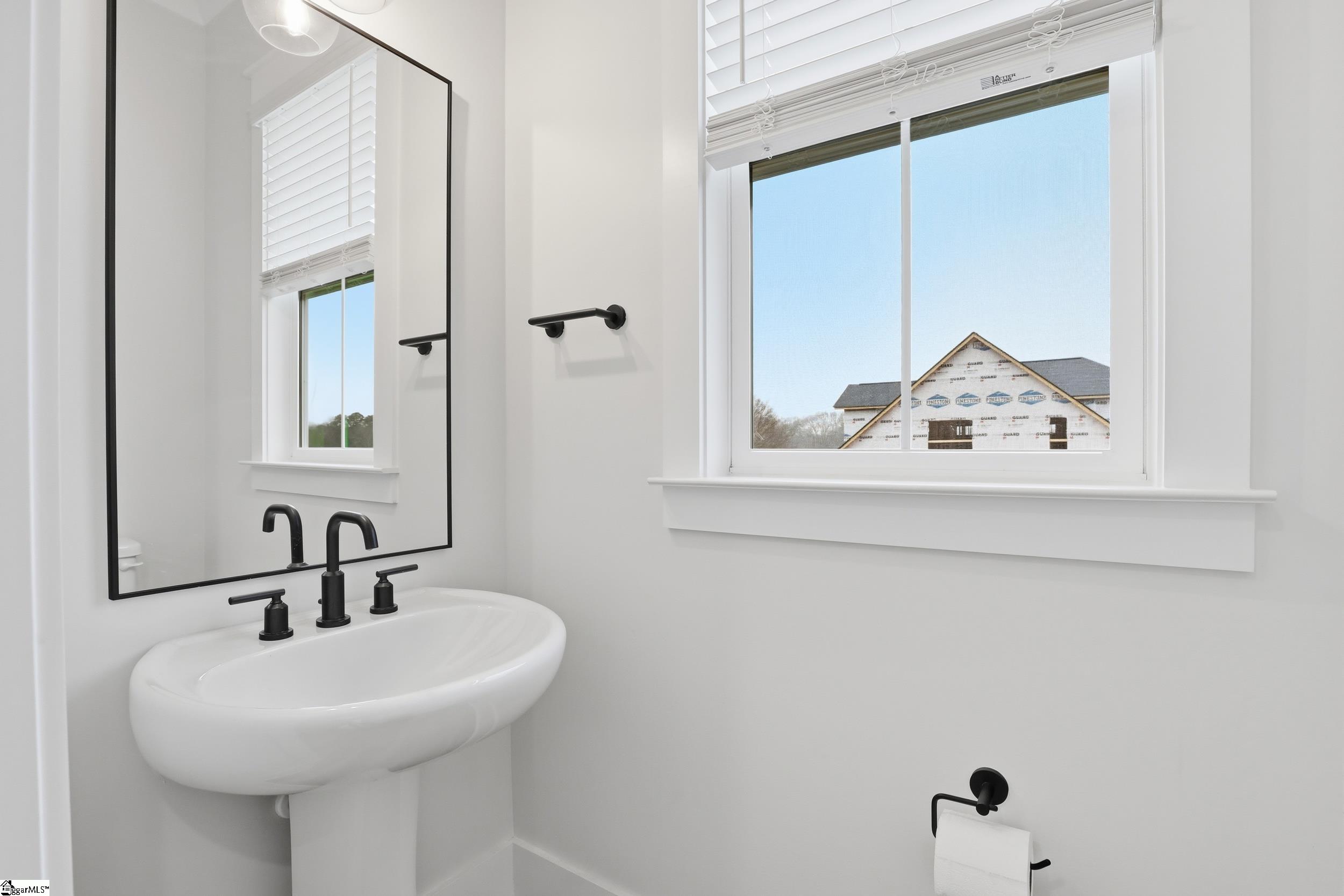 100 Benjamin Boulevard photo 25