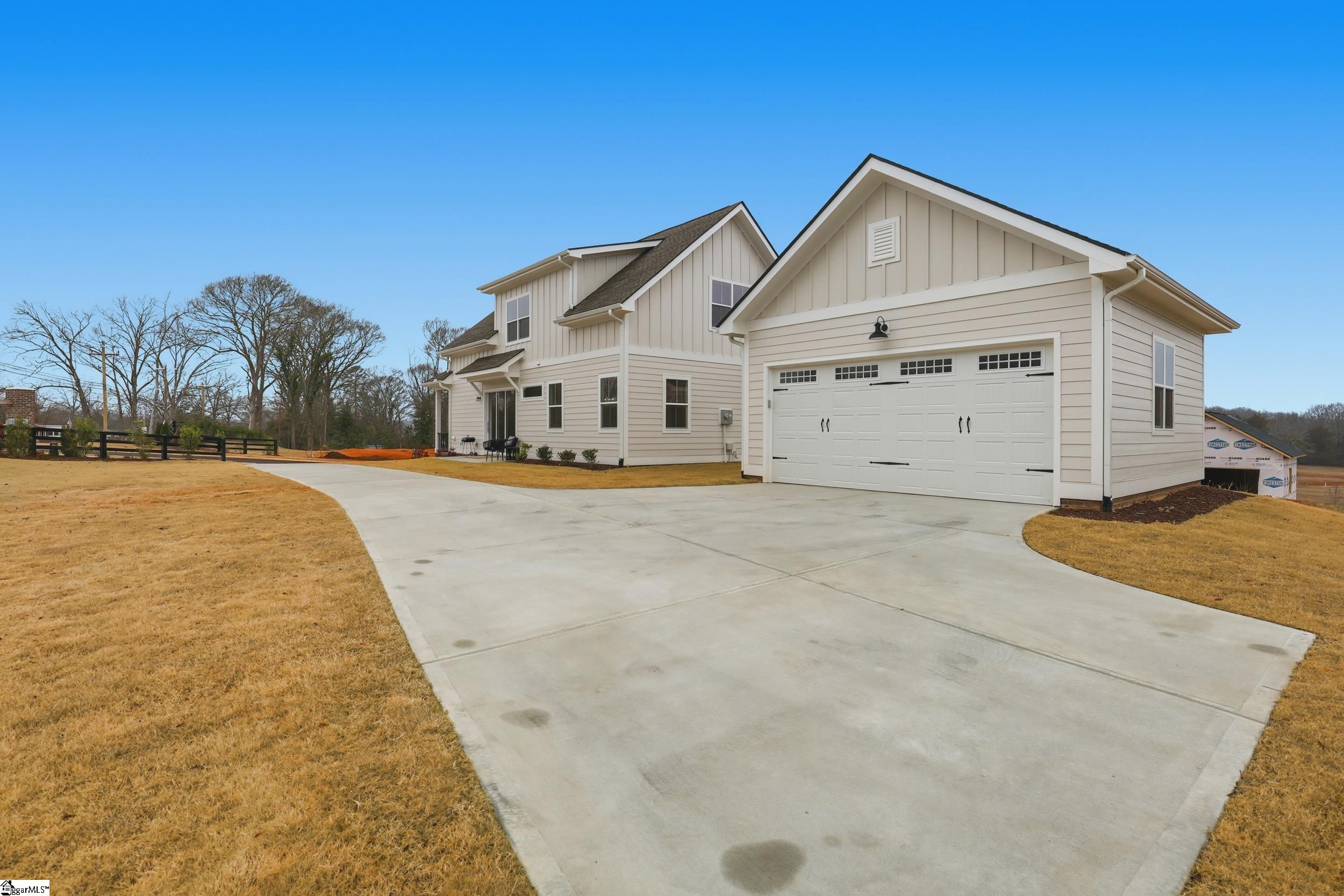 100 Benjamin Boulevard photo 29