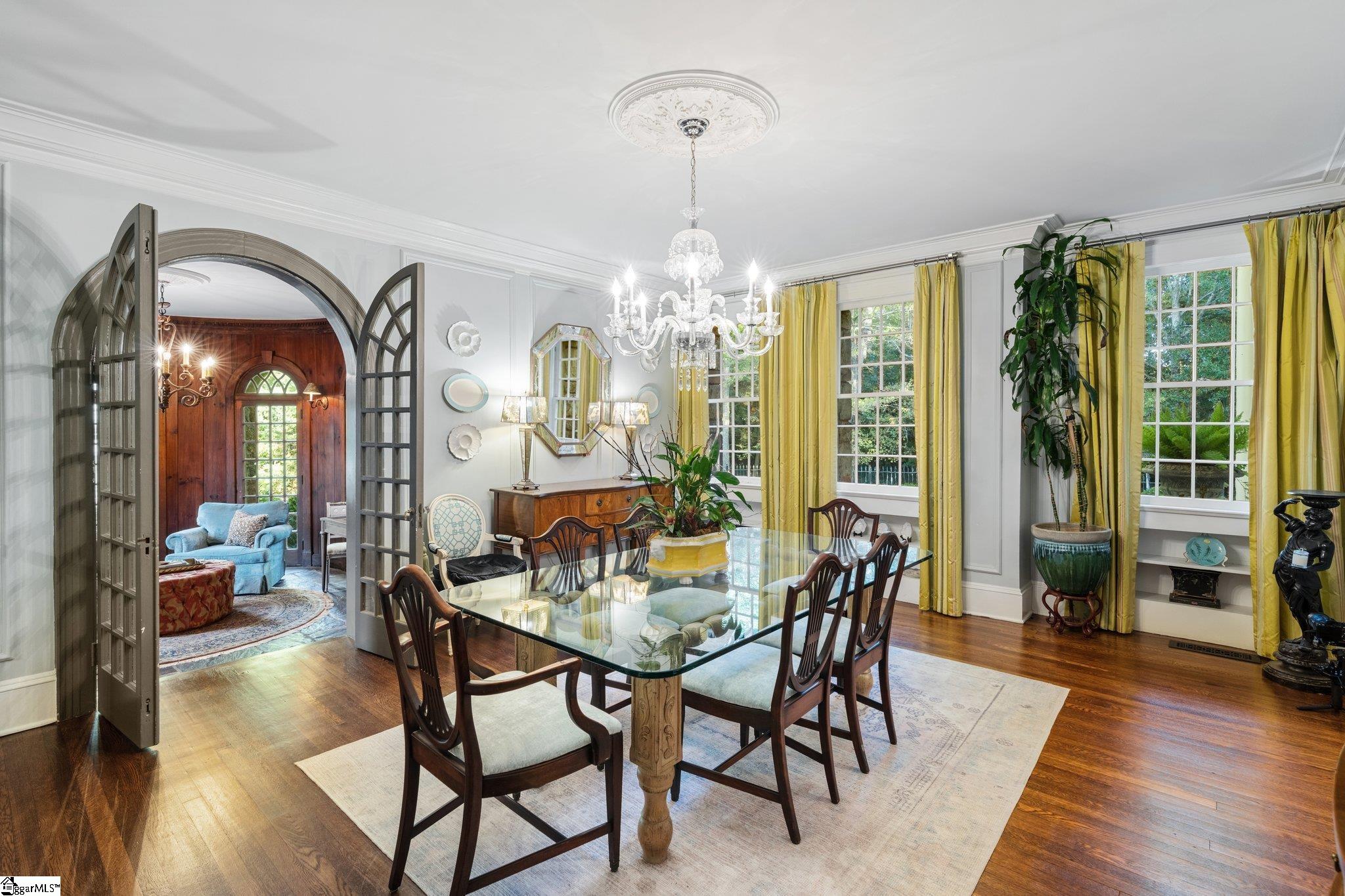 48 Ridgeland Drive Greenville, SC 29601