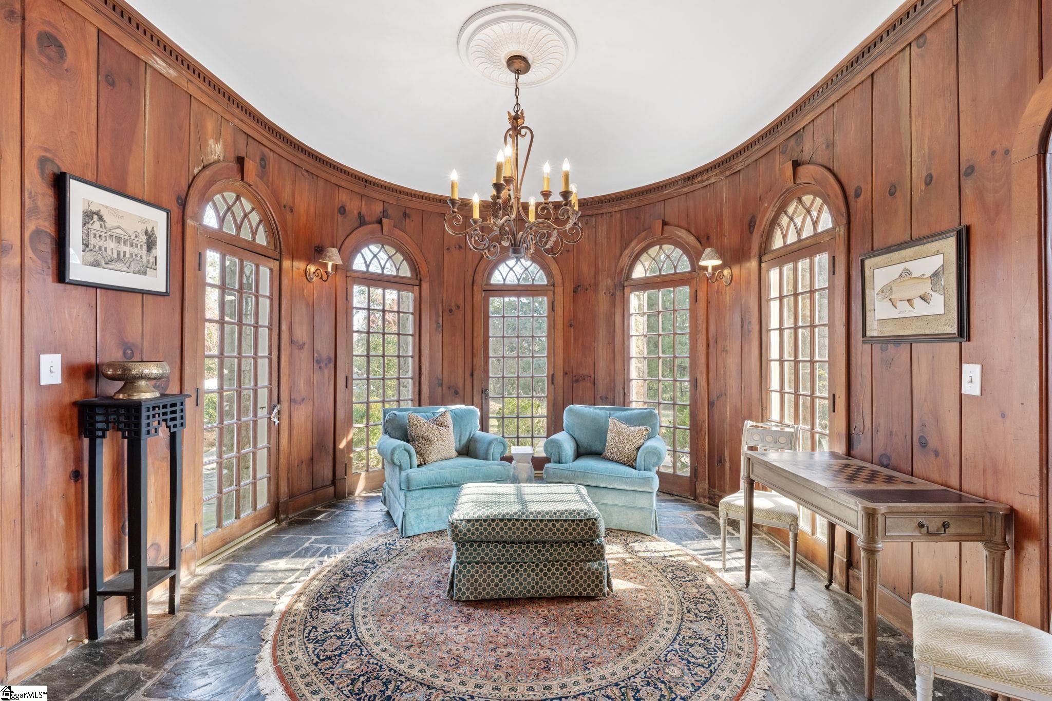 48 Ridgeland Drive Greenville, SC 29601