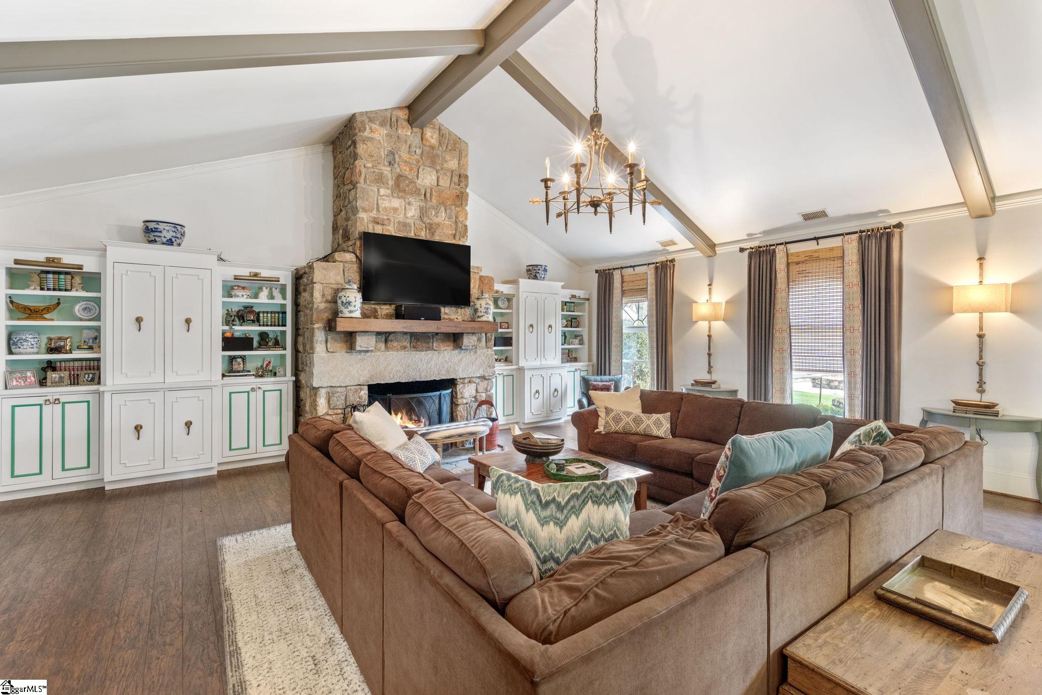 48 Ridgeland Drive Greenville, SC 29601