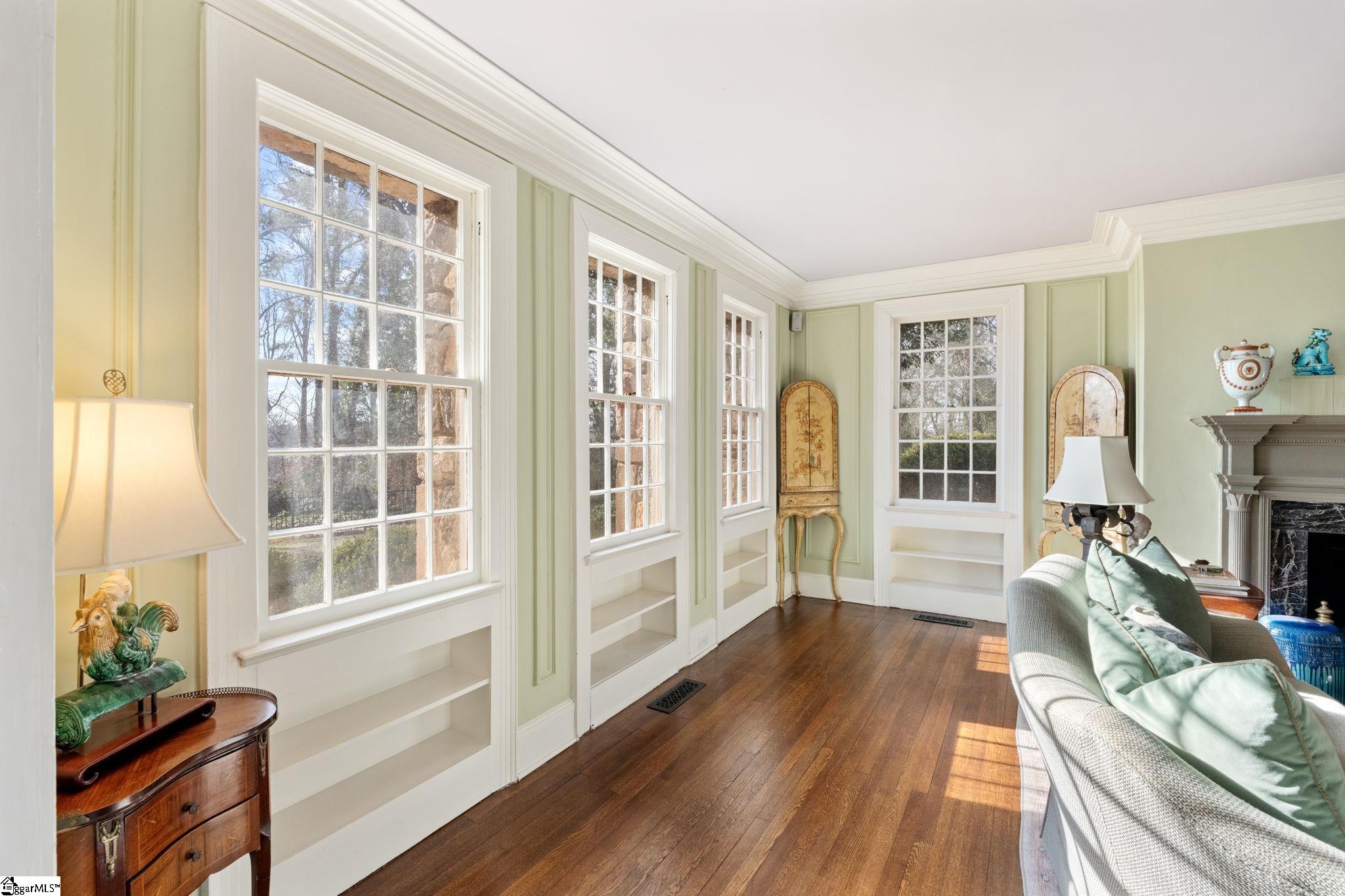 48 Ridgeland Drive Greenville, SC 29601
