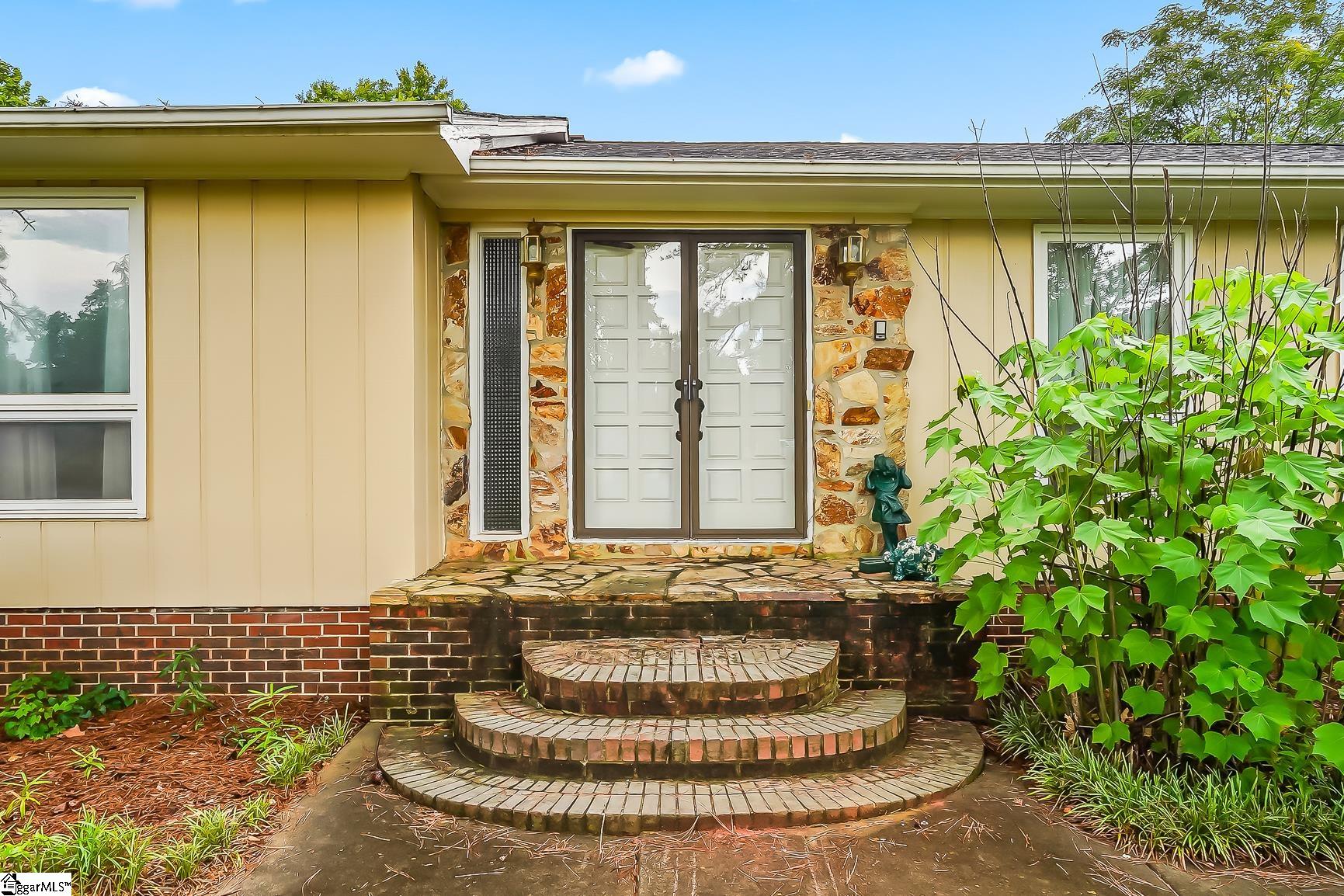 208 Williamsburg Road photo 4