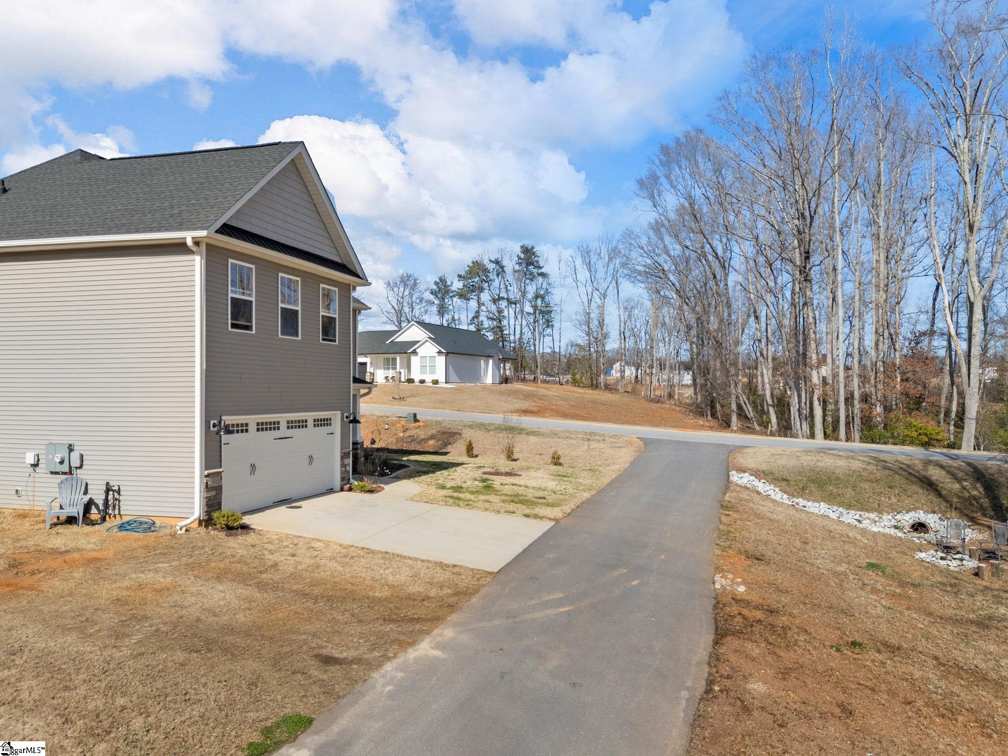 610 Circinae Road photo 3