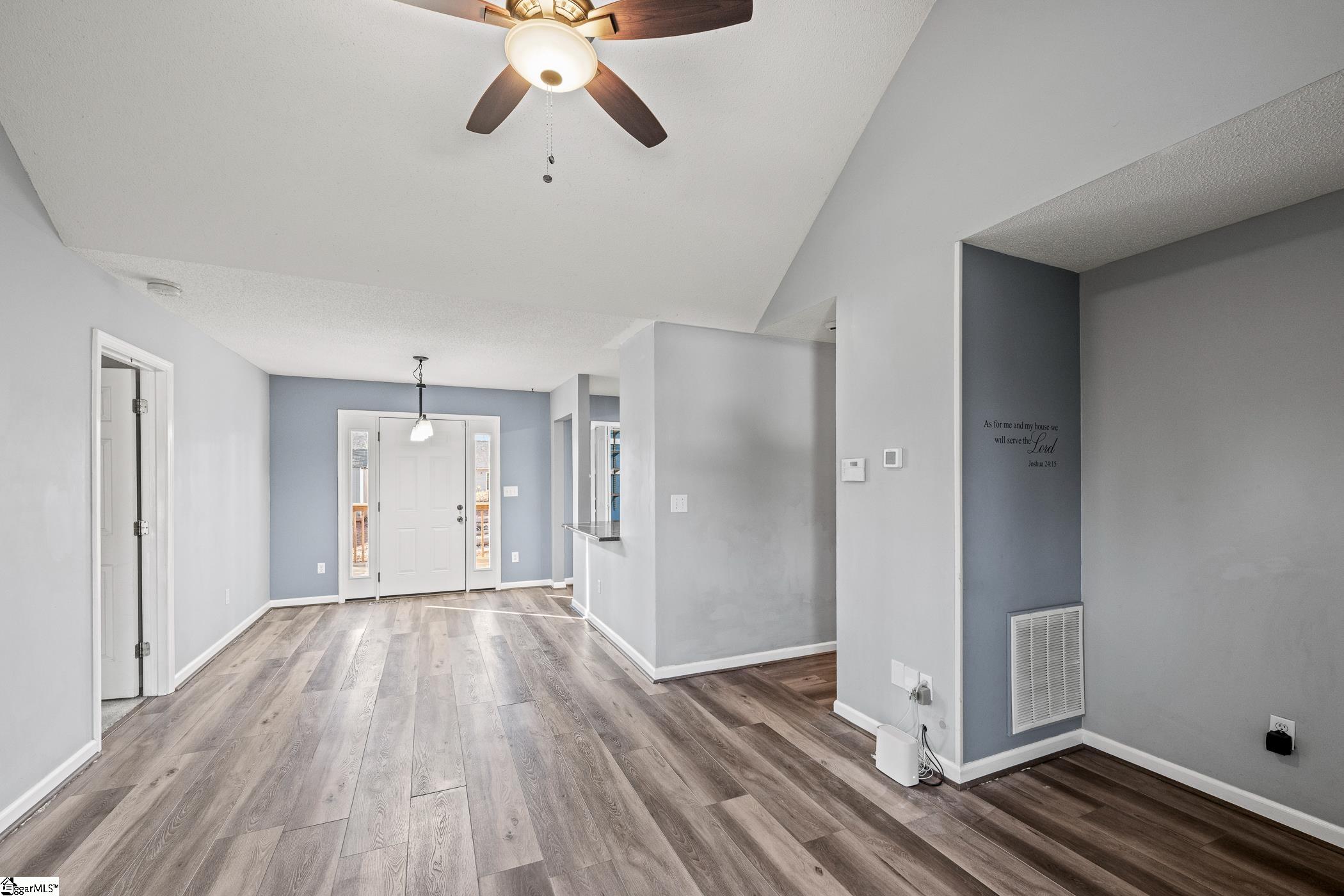 104 Jacqueline Road photo 6