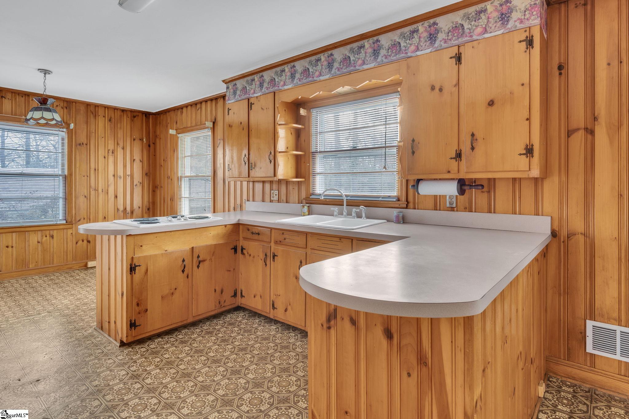 8819 White Horse Road Greenville, SC 29617-1204
