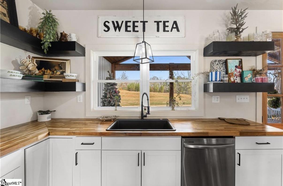 411 Sweetwater Club Drive Seneca, SC 29672