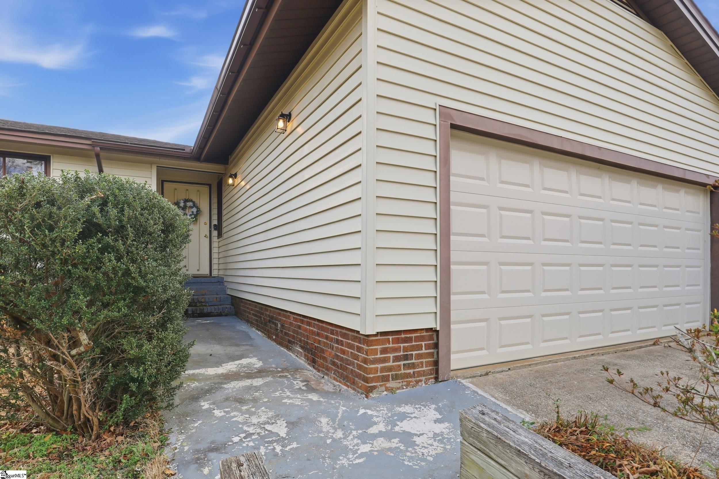 1004 Pine Oak Way, Taylors, SC, 29687