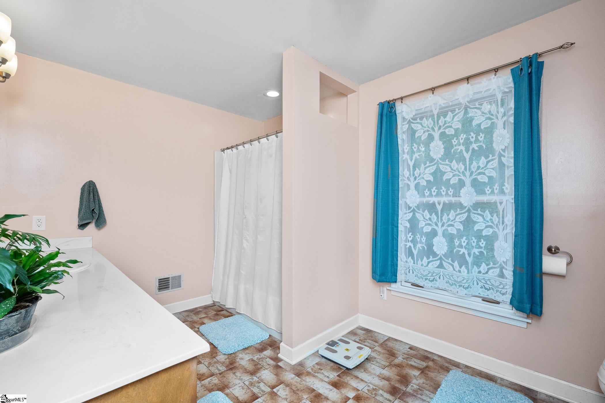 223 Covington Road, Greenville, SC, 29617-2007