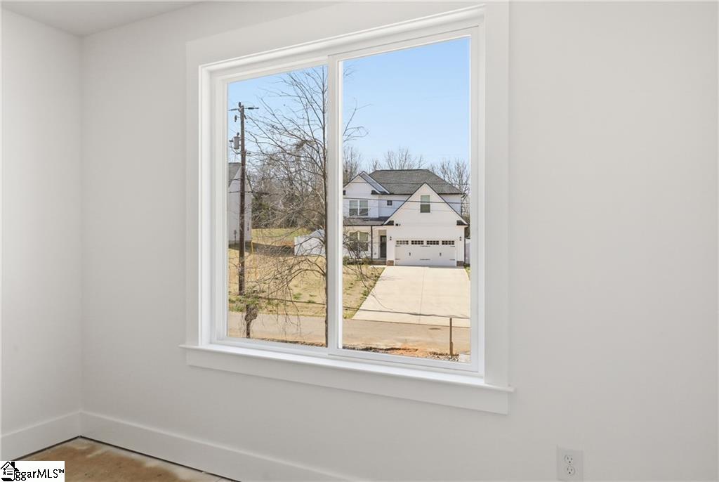 356 Thompson Street photo 2