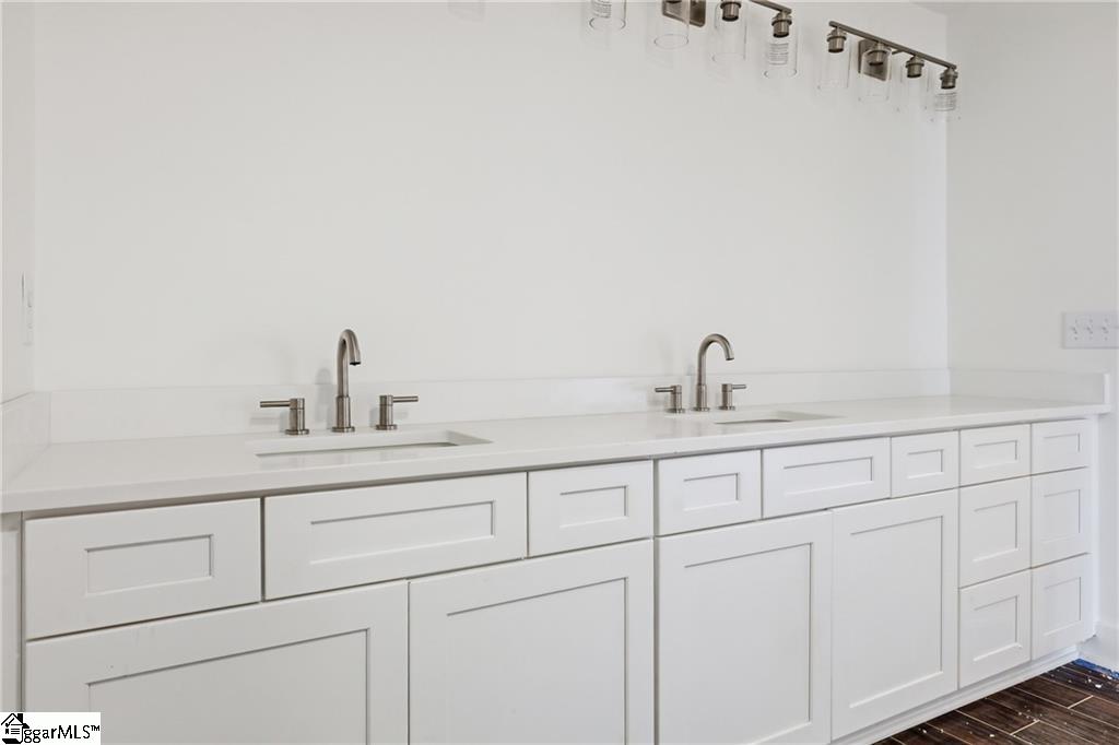 356 Thompson Street photo 6