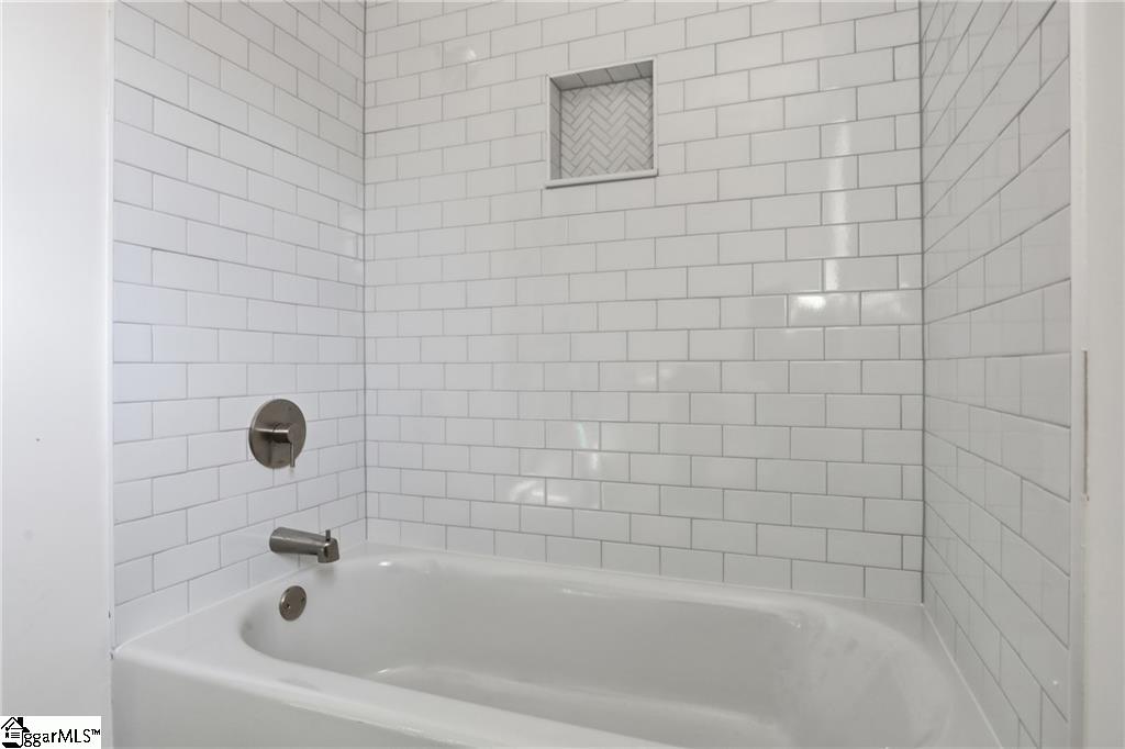 356 Thompson Street photo 9