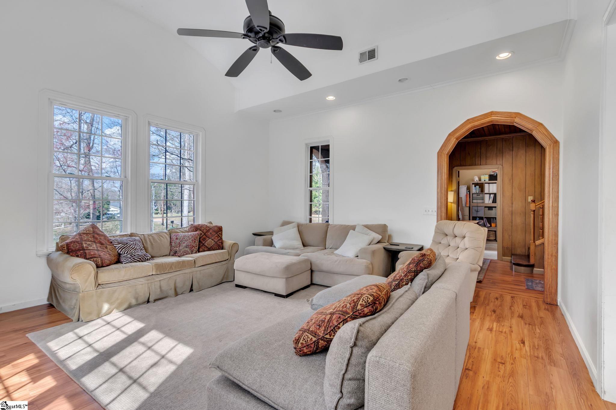 318 Saranac Drive photo 4