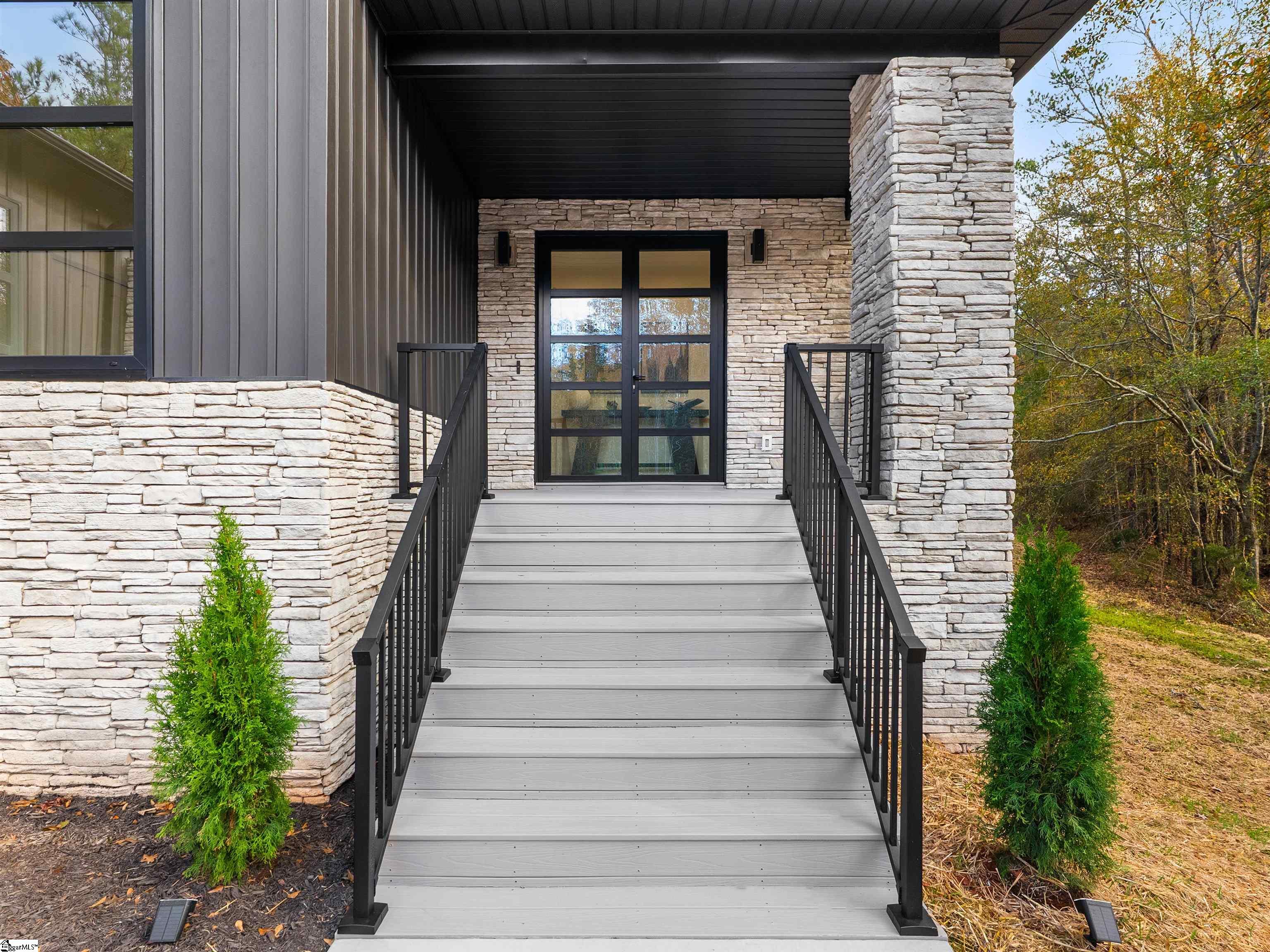 1026 Blumefield Road photo 4