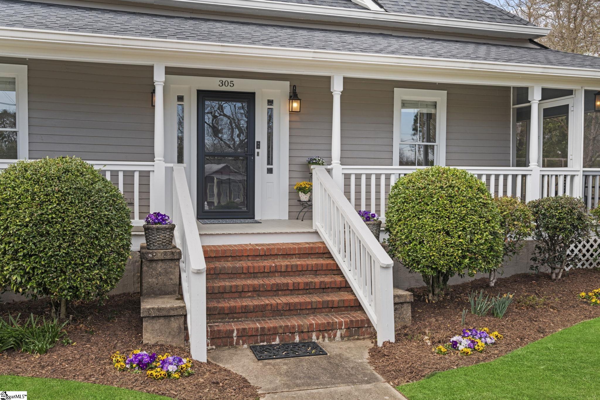 Homes for sale in Landrum, SC | 305 E Prince Rd, Landrum, SC 29356 | MLS# 1584515