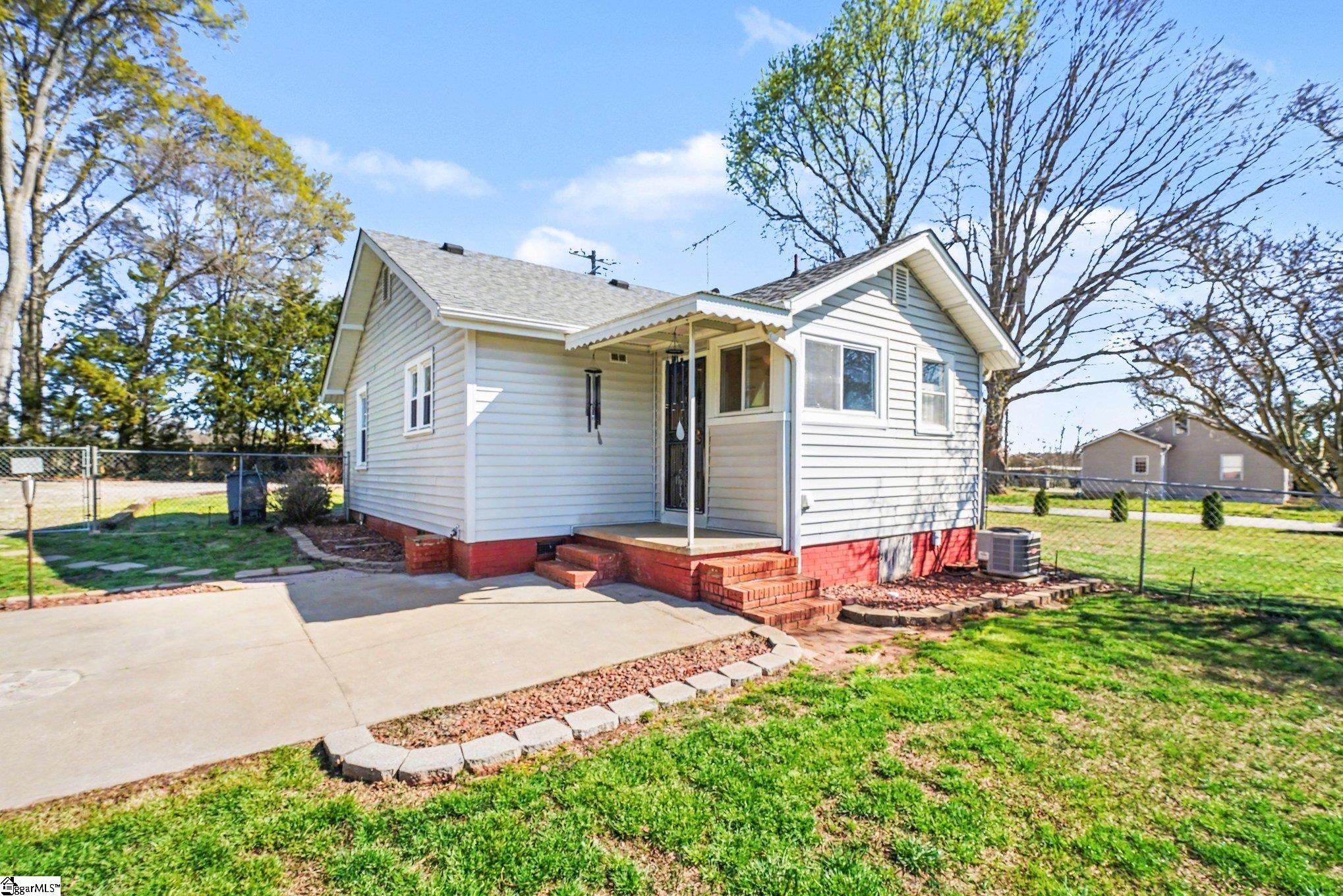 11 Bainbridge Drive Greenville, SC 29611