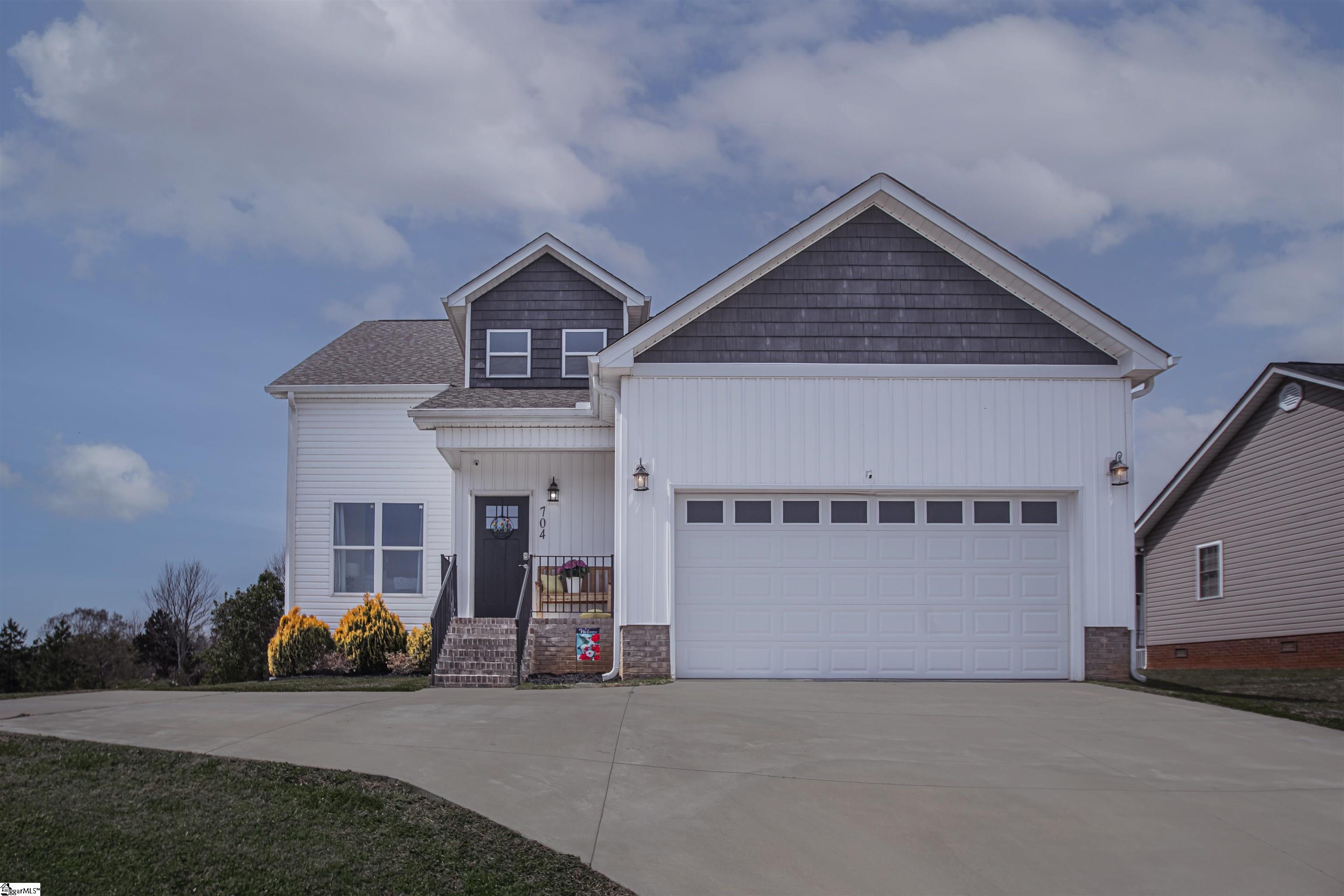 Homes for sale in Greenville, SC | 704 Rockcliff St, Greenville, SC 29617 | MLS# 1585596