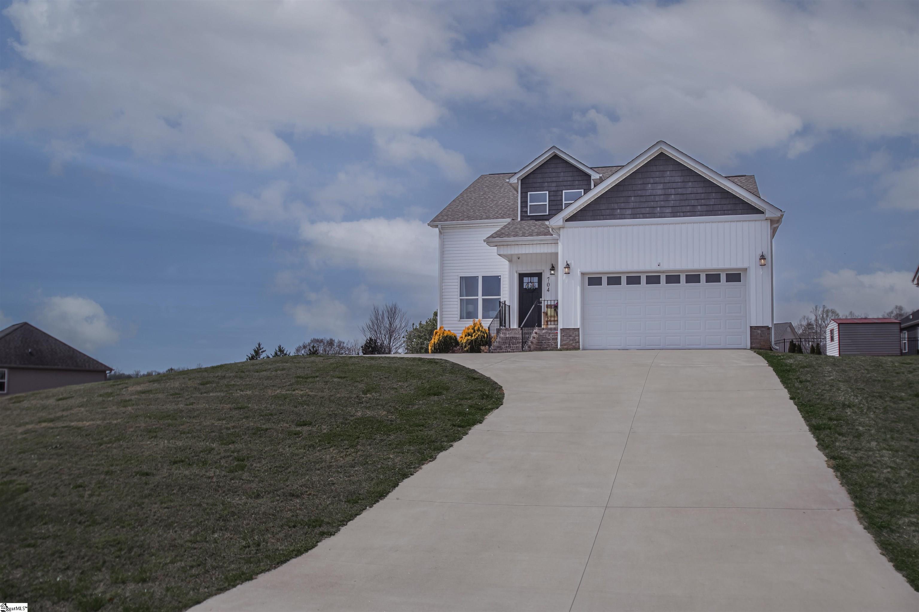 Homes for sale in Greenville, SC | 704 Rockcliff St, Greenville, SC 29617 | MLS# 1585596