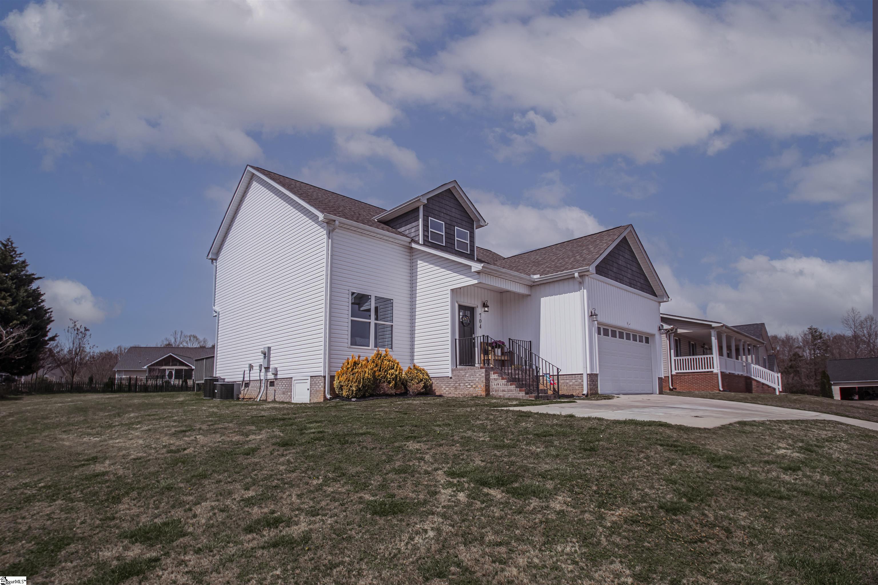 Homes for sale in Greenville, SC | 704 Rockcliff St, Greenville, SC 29617 | MLS# 1585596