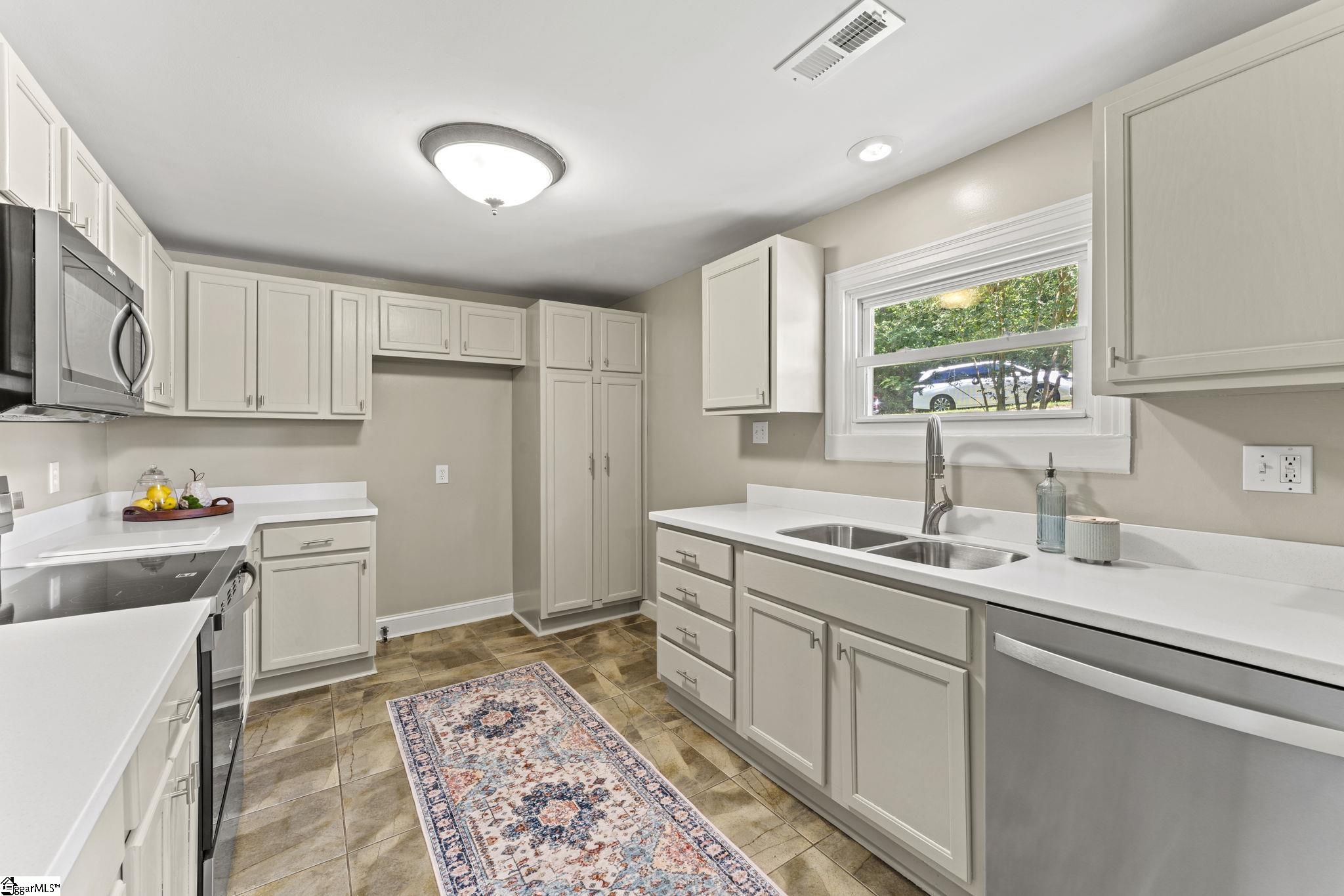 119 W Victoria Road Spartanburg, SC 29301