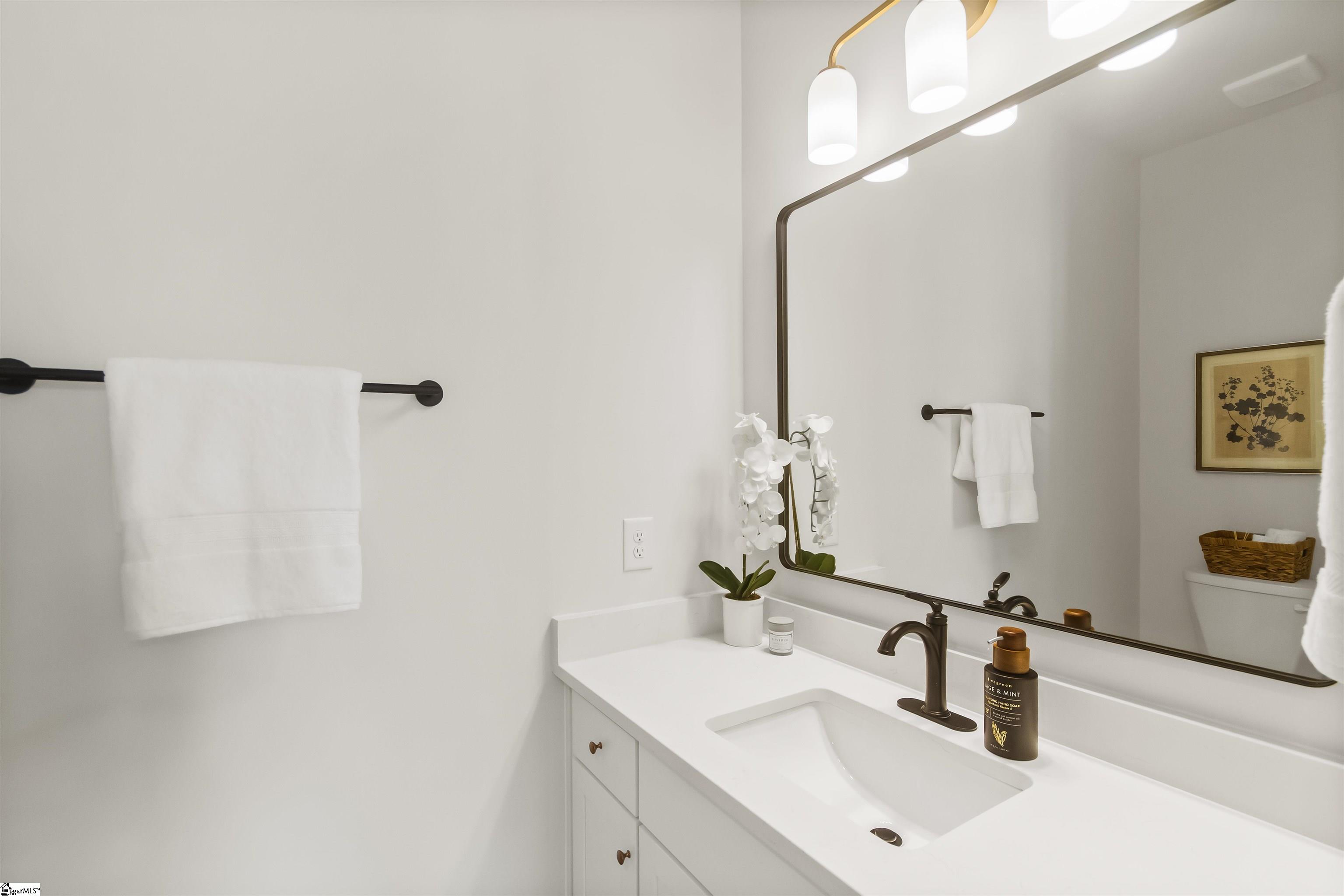 9 Hawthorne Lane UNIT Unit 105 Greenville, SC 29605