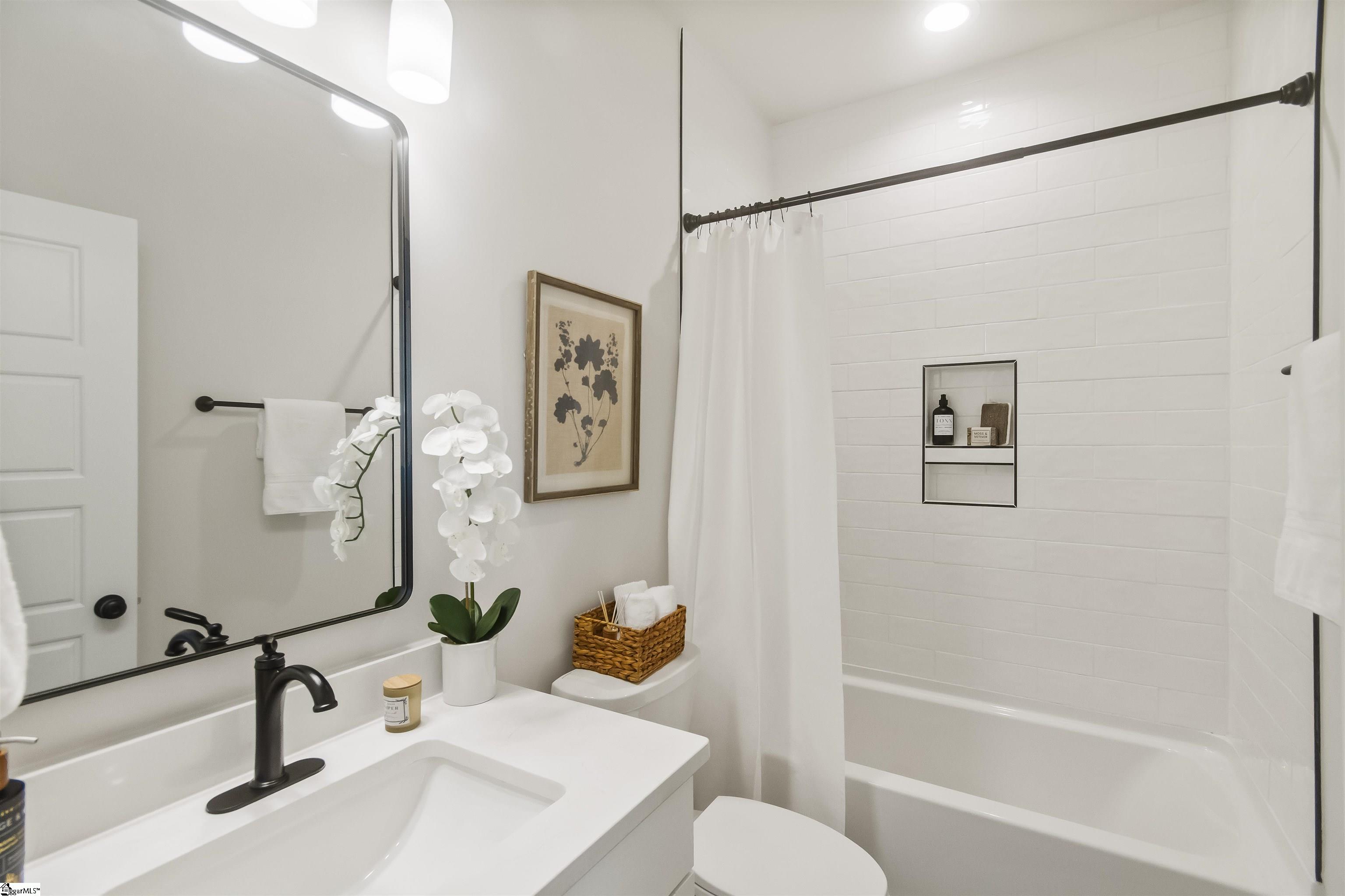 9 Hawthorne Lane UNIT Unit 105 Greenville, SC 29605