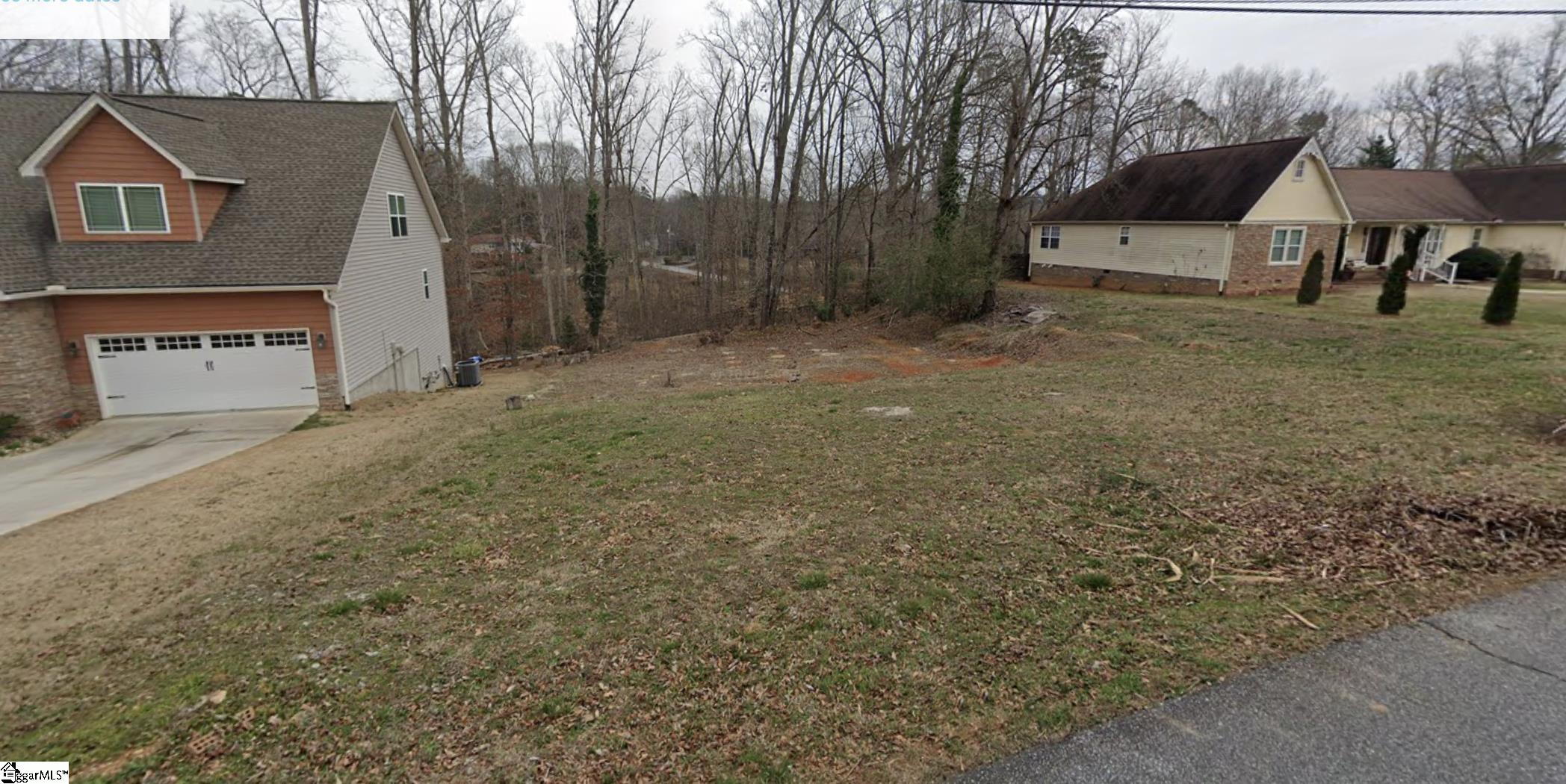 1607 E Saluda Lake Road Greenville, SC 29611
