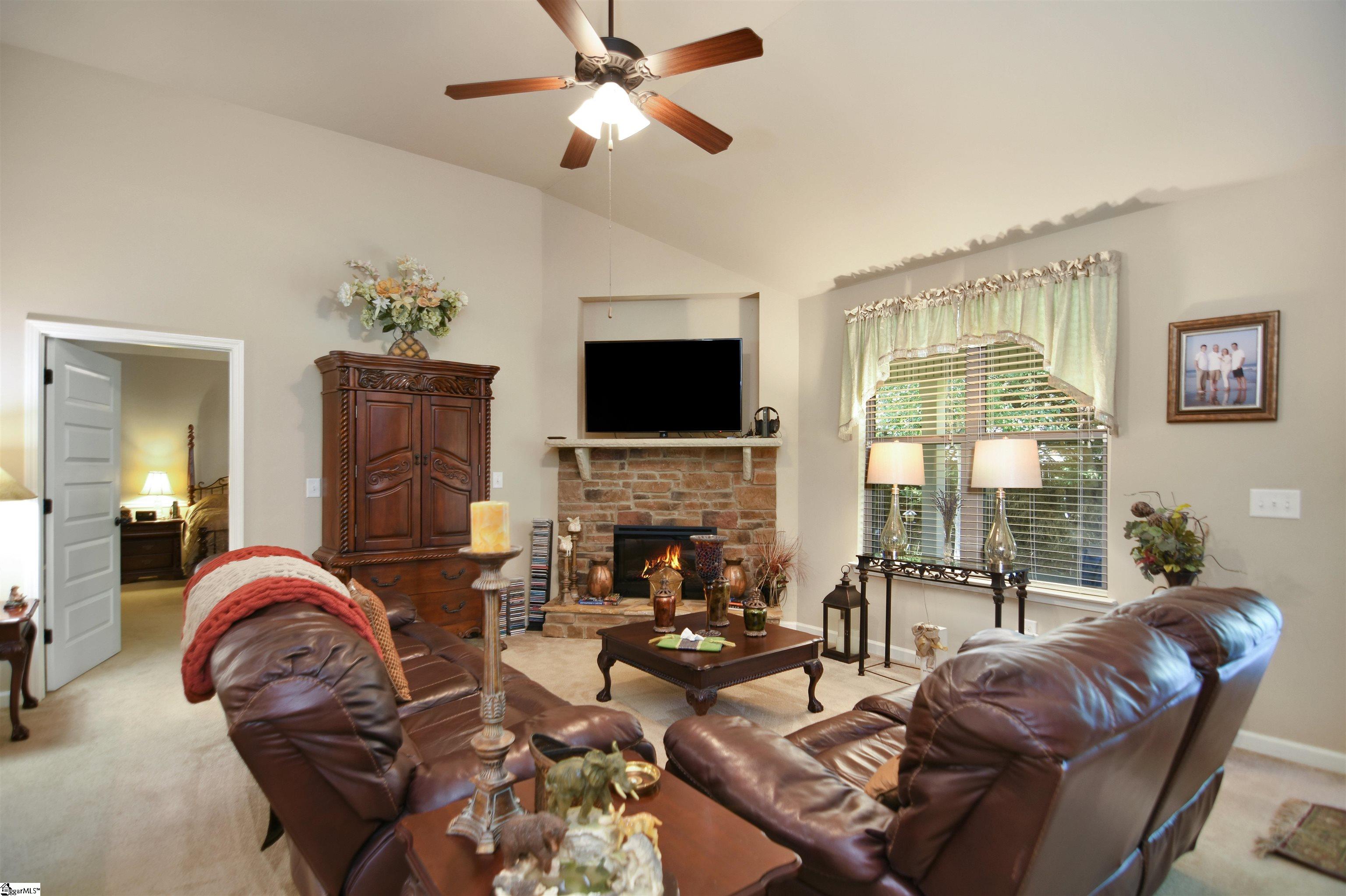 123 Kettle Oak Way Simpsonville, SC 29680-7827