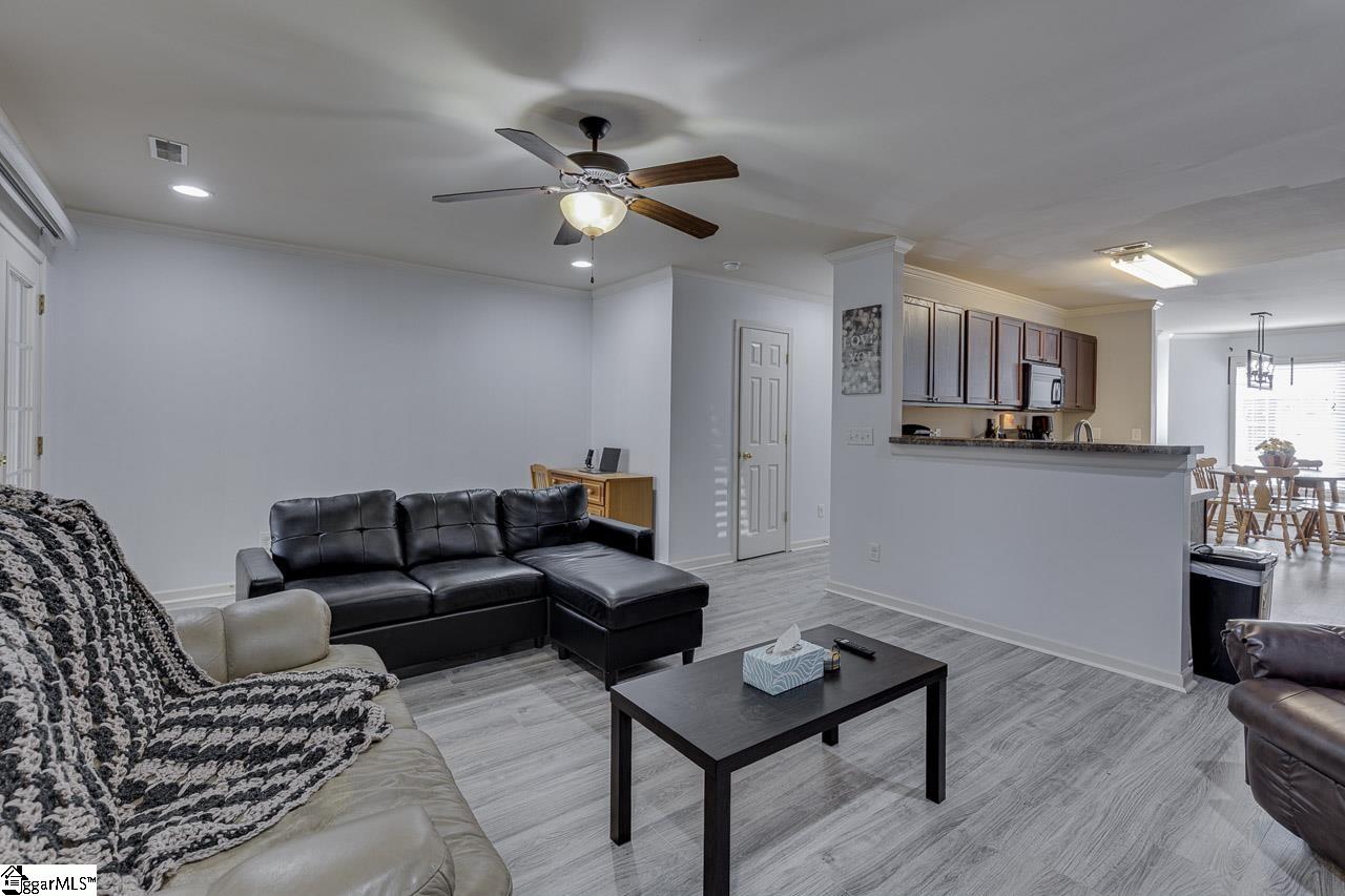 1122 E Lee Road, Taylors, SC, 29687