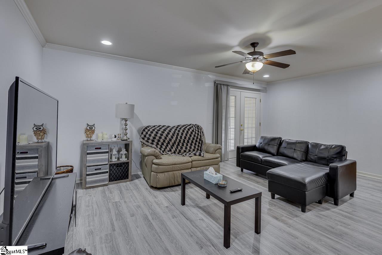 1122 E Lee Road, Taylors, SC, 29687