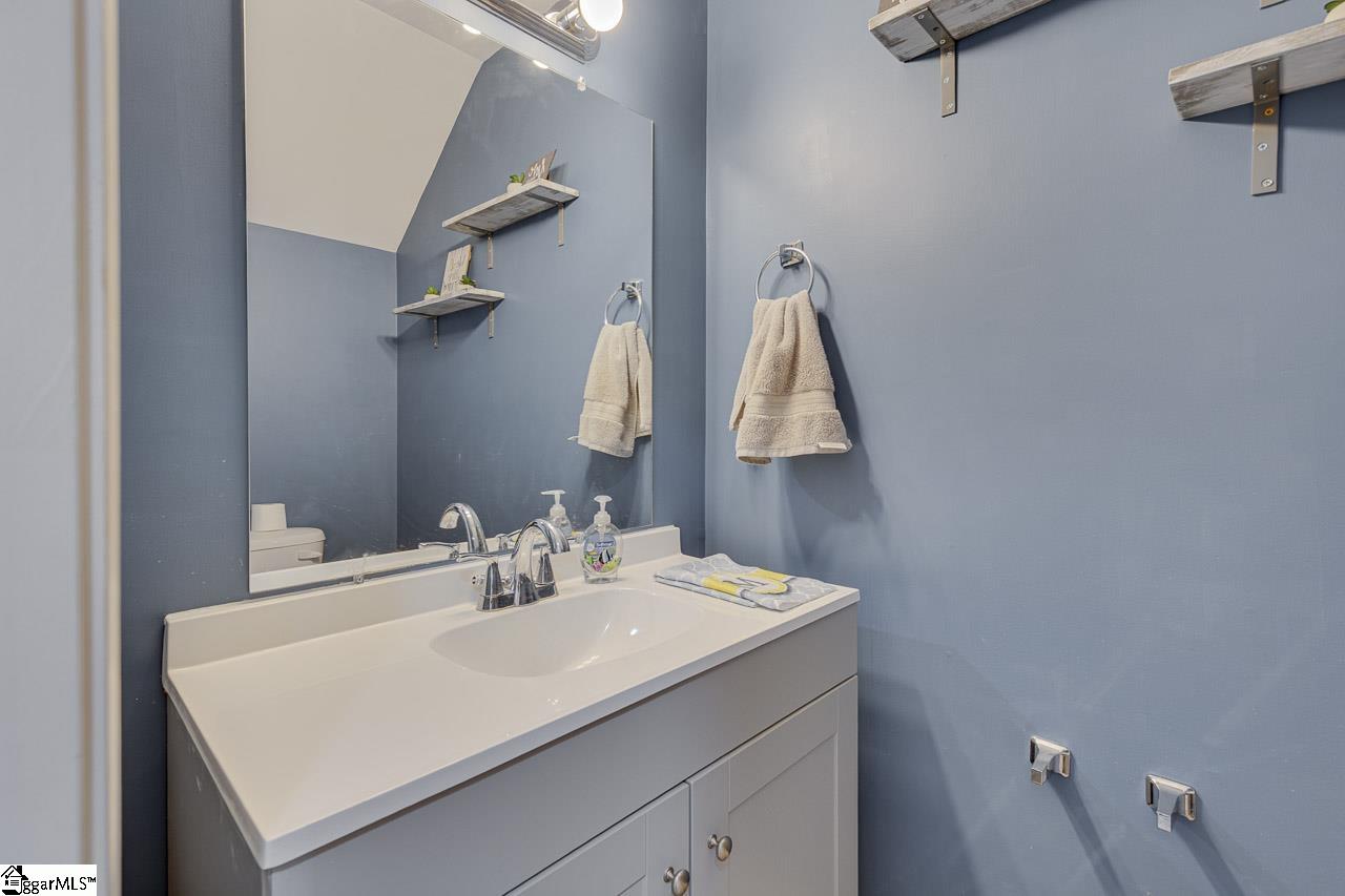 1122 E Lee Road, Taylors, SC, 29687