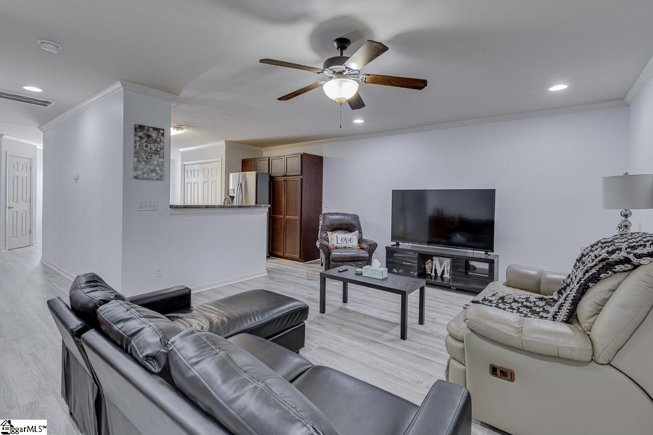 1122 E Lee Road, Taylors, SC, 29687