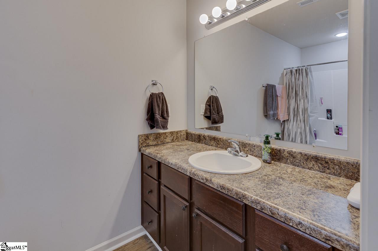 1122 E Lee Road, Taylors, SC, 29687