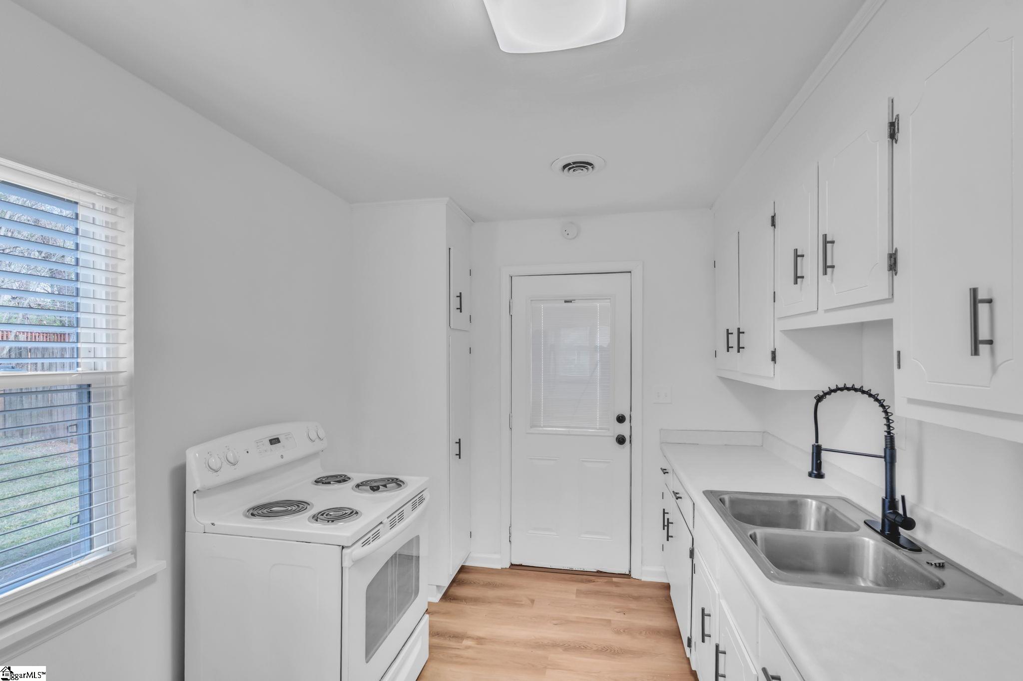 2 Easy Street, Taylors, SC, 29687