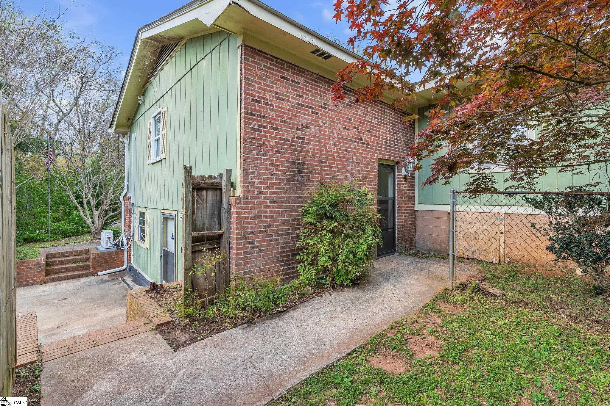 2 Easy Street Taylors, SC 29687