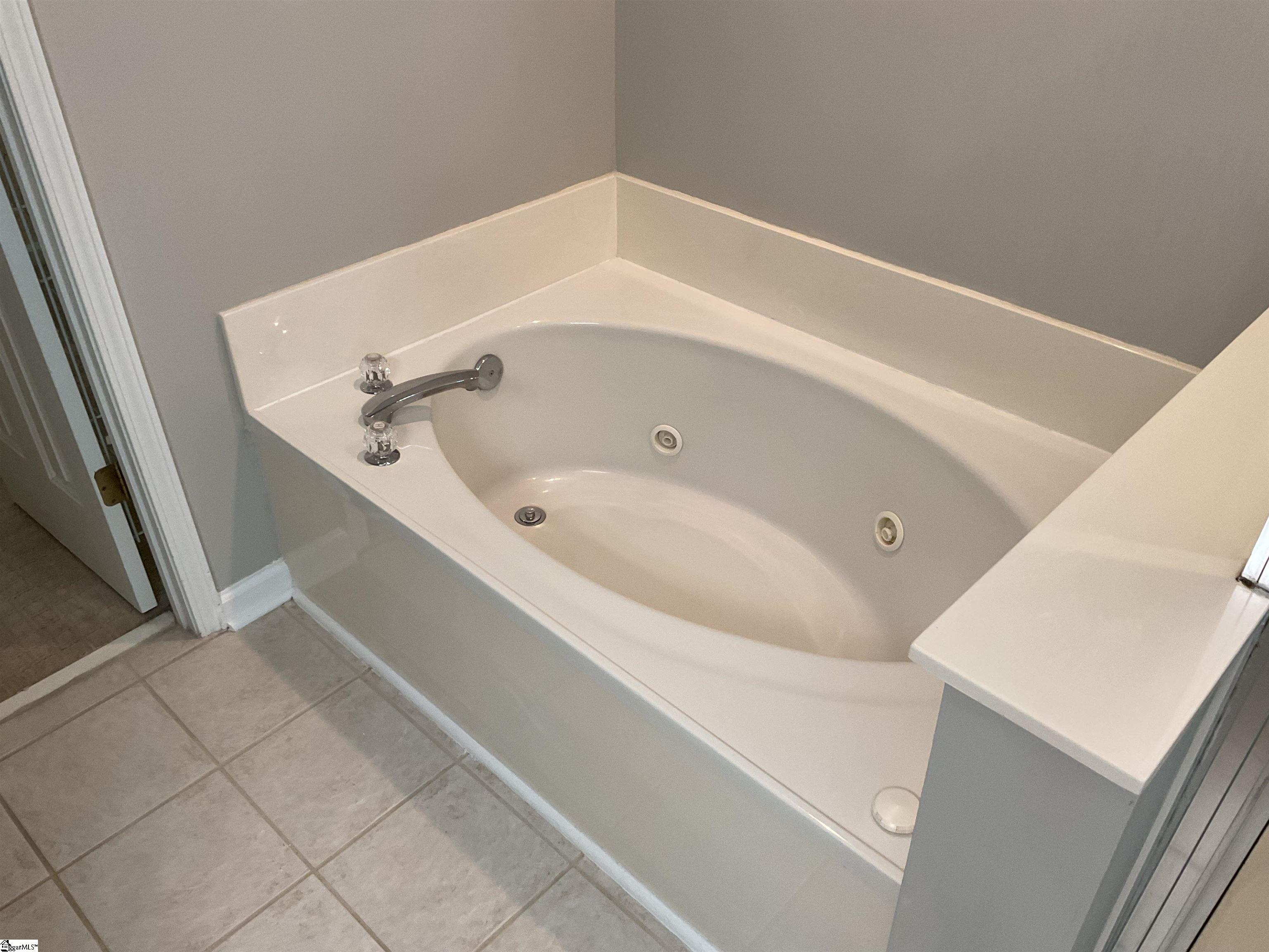 833 Woodsford Drive Greenville, SC 29615