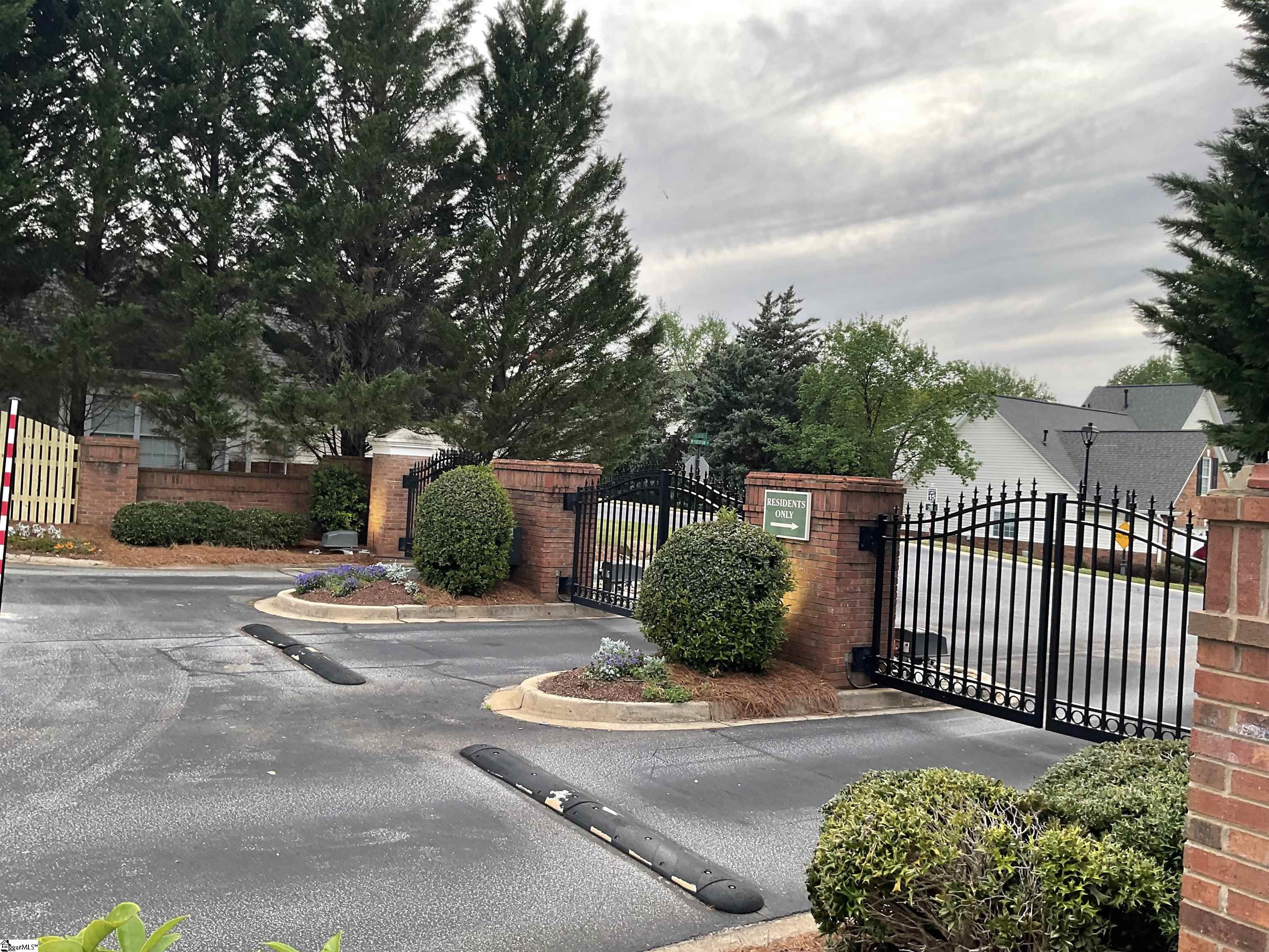 833 Woodsford Drive Greenville, SC 29615