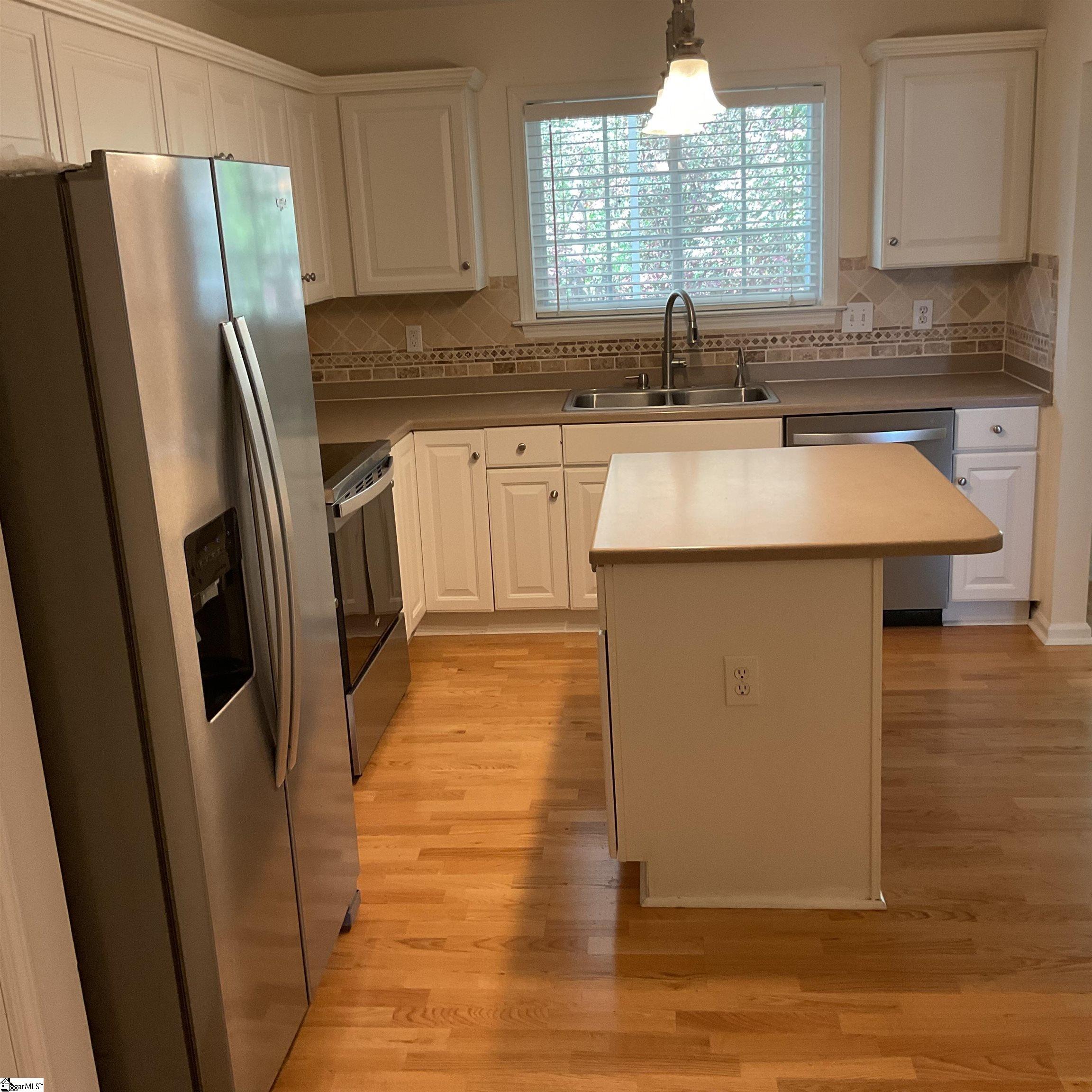 833 Woodsford Drive Greenville, SC 29615