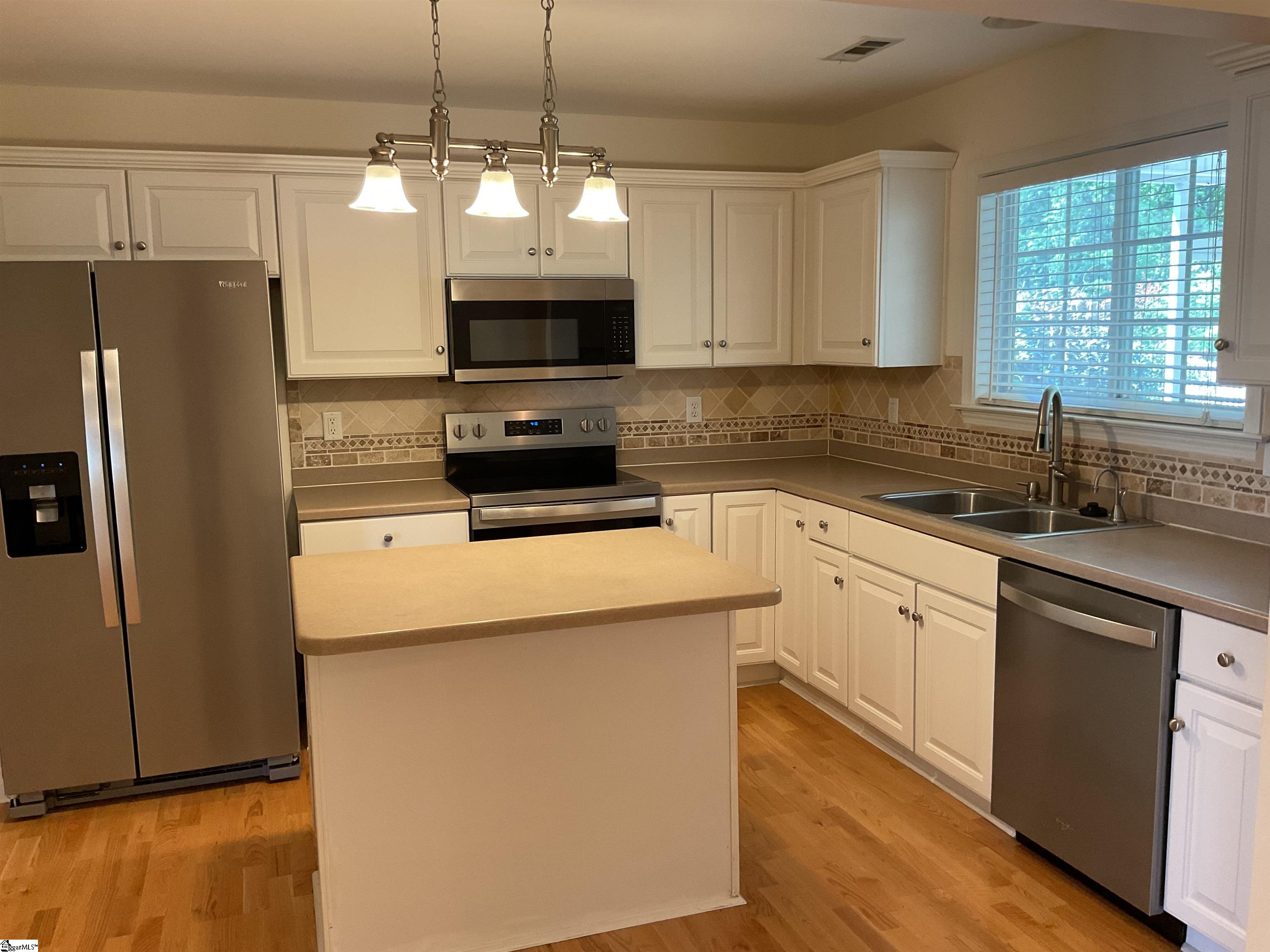 833 Woodsford Drive Greenville, SC 29615