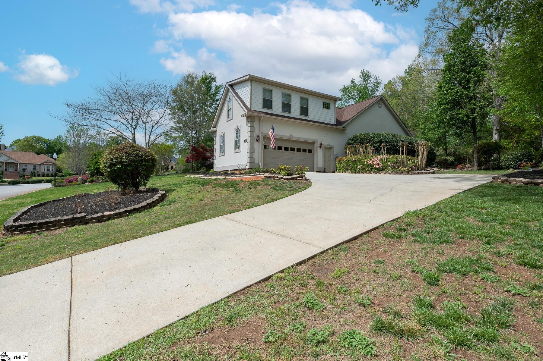 208 Glen Meadows Drive Simpsonville, SC 29680
