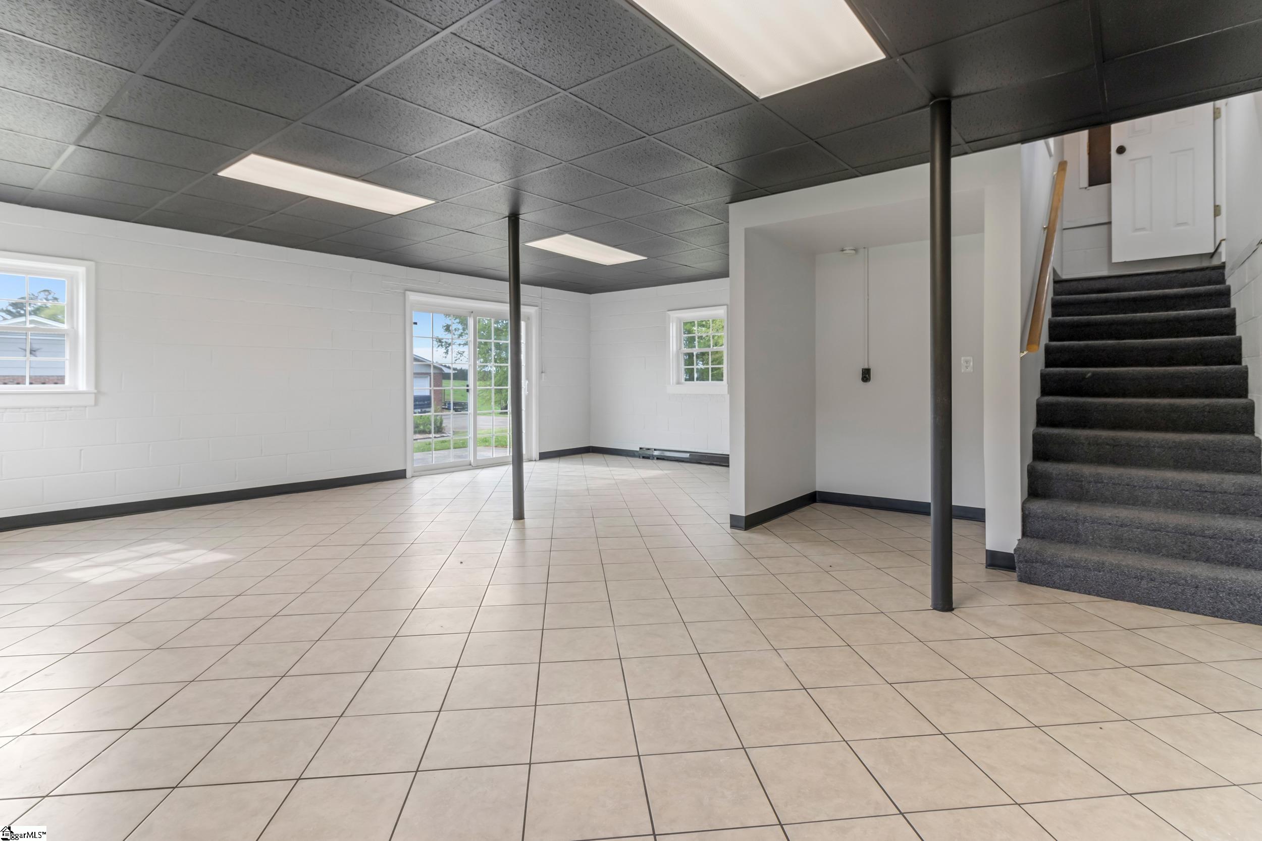 GGAR Image 29 - bk41587375