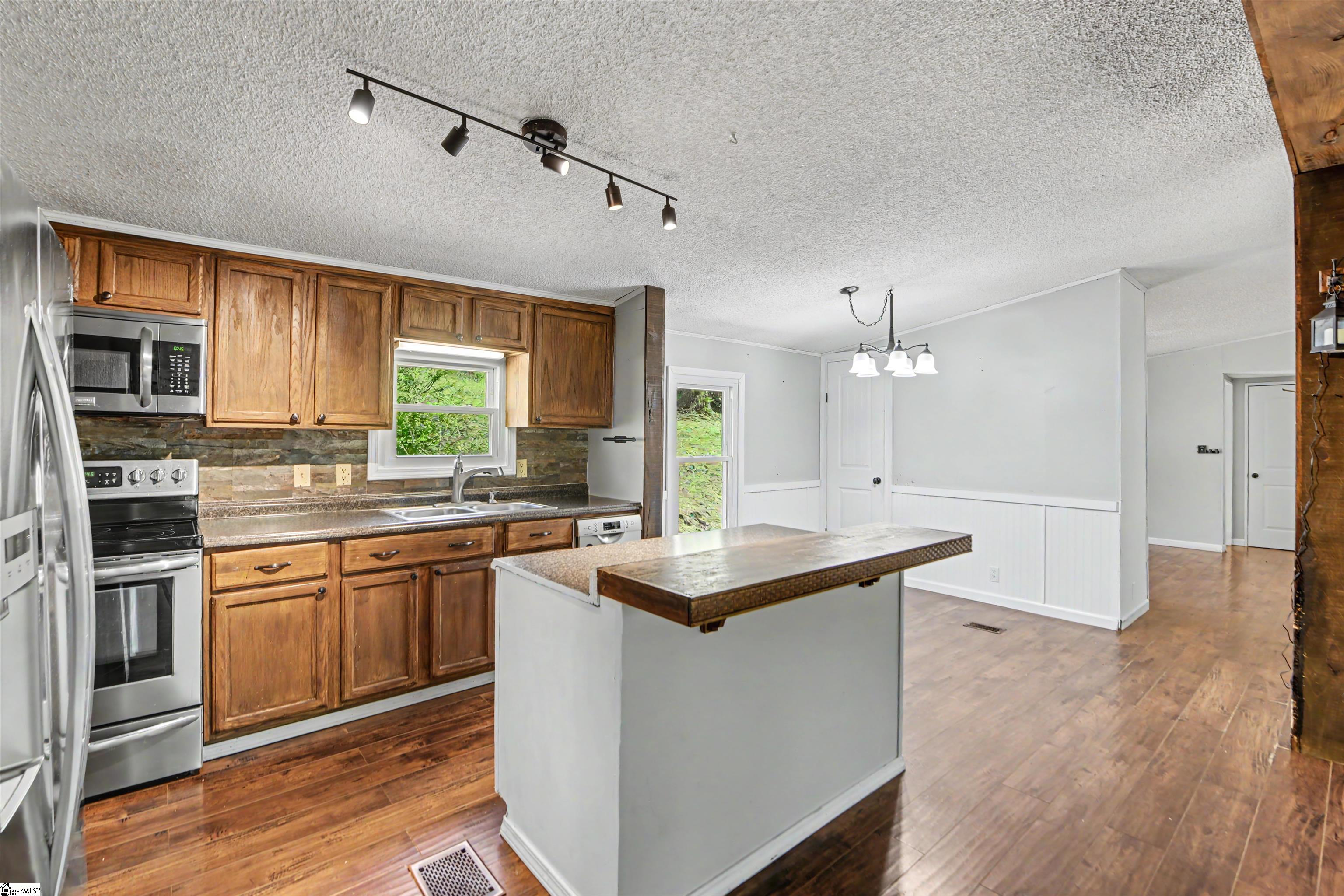 412 Bushy Creek Road Woodruff, SC 29388