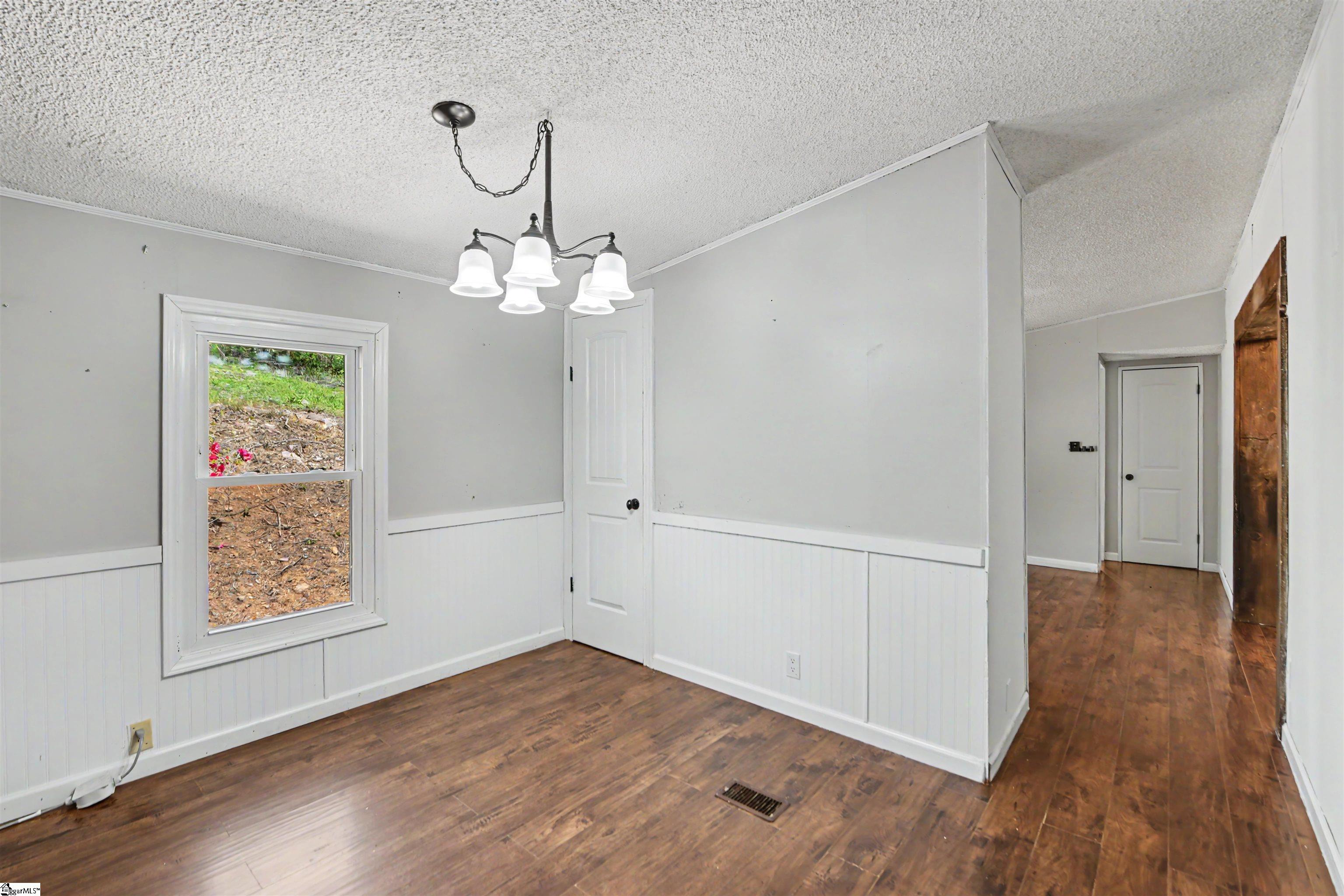 412 Bushy Creek Road Woodruff, SC 29388