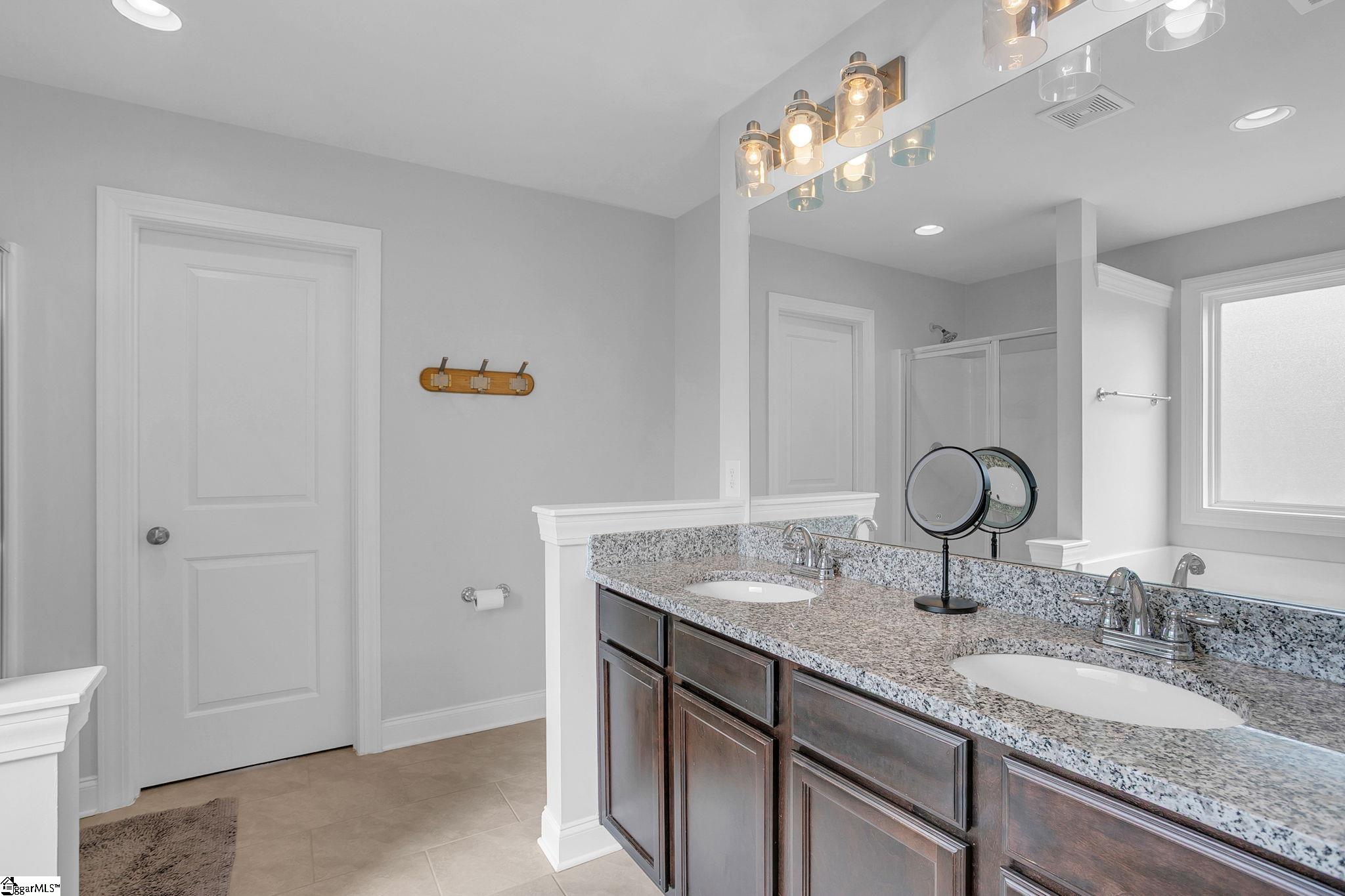 28 Fowler Oaks Lane Simpsonville, SC 29681