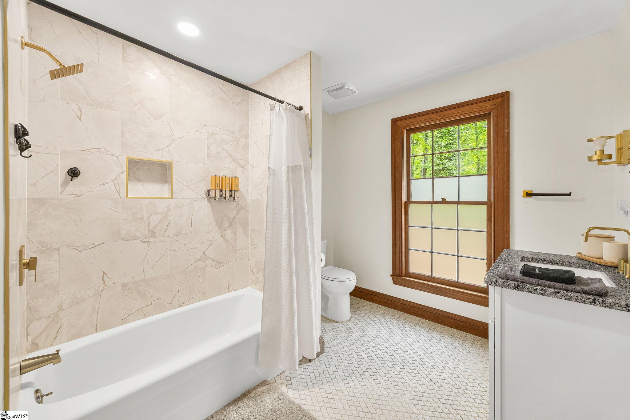 15 Lake Circle Drive Greenville, SC 29609